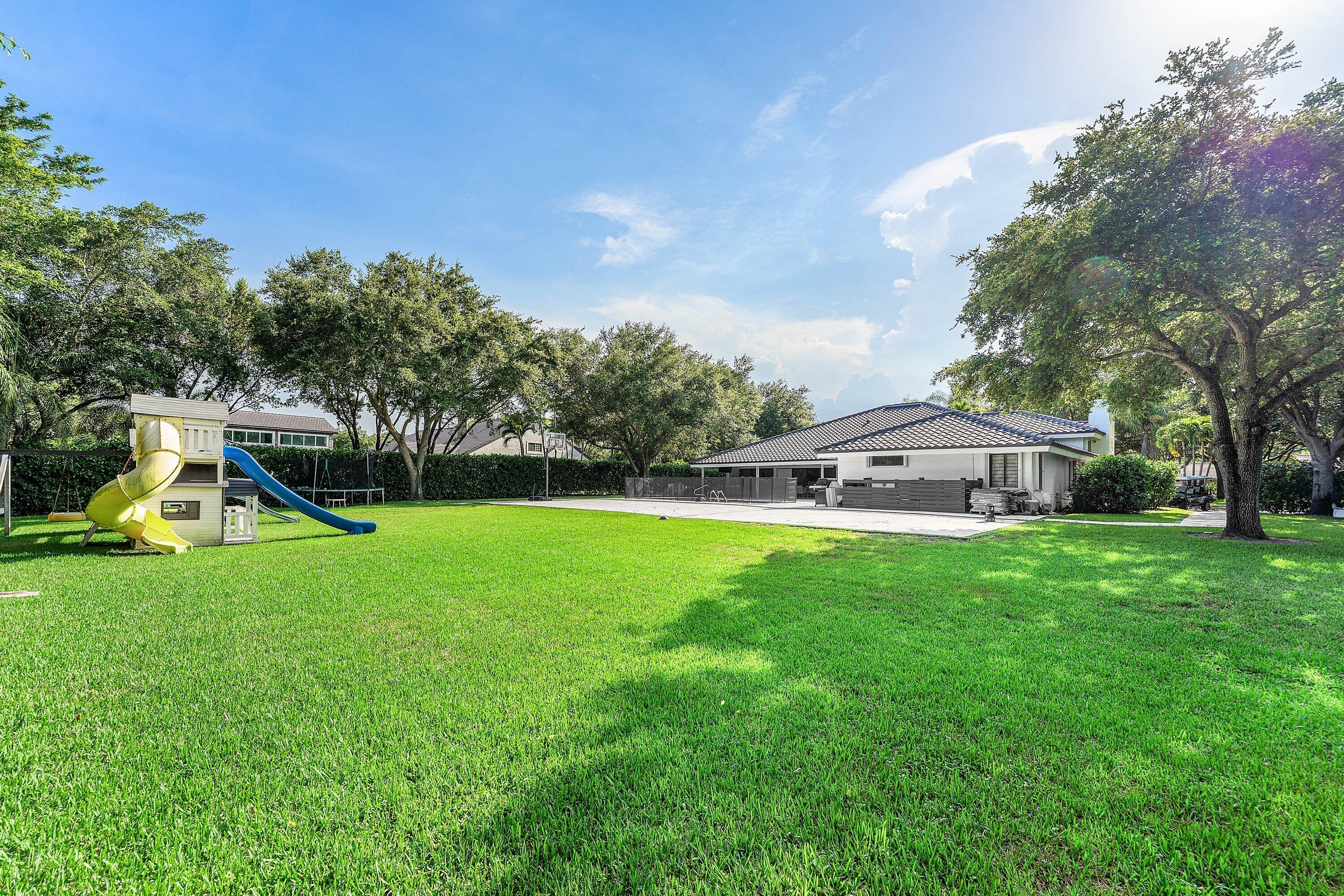 PARKLAND LAKES - Residential
