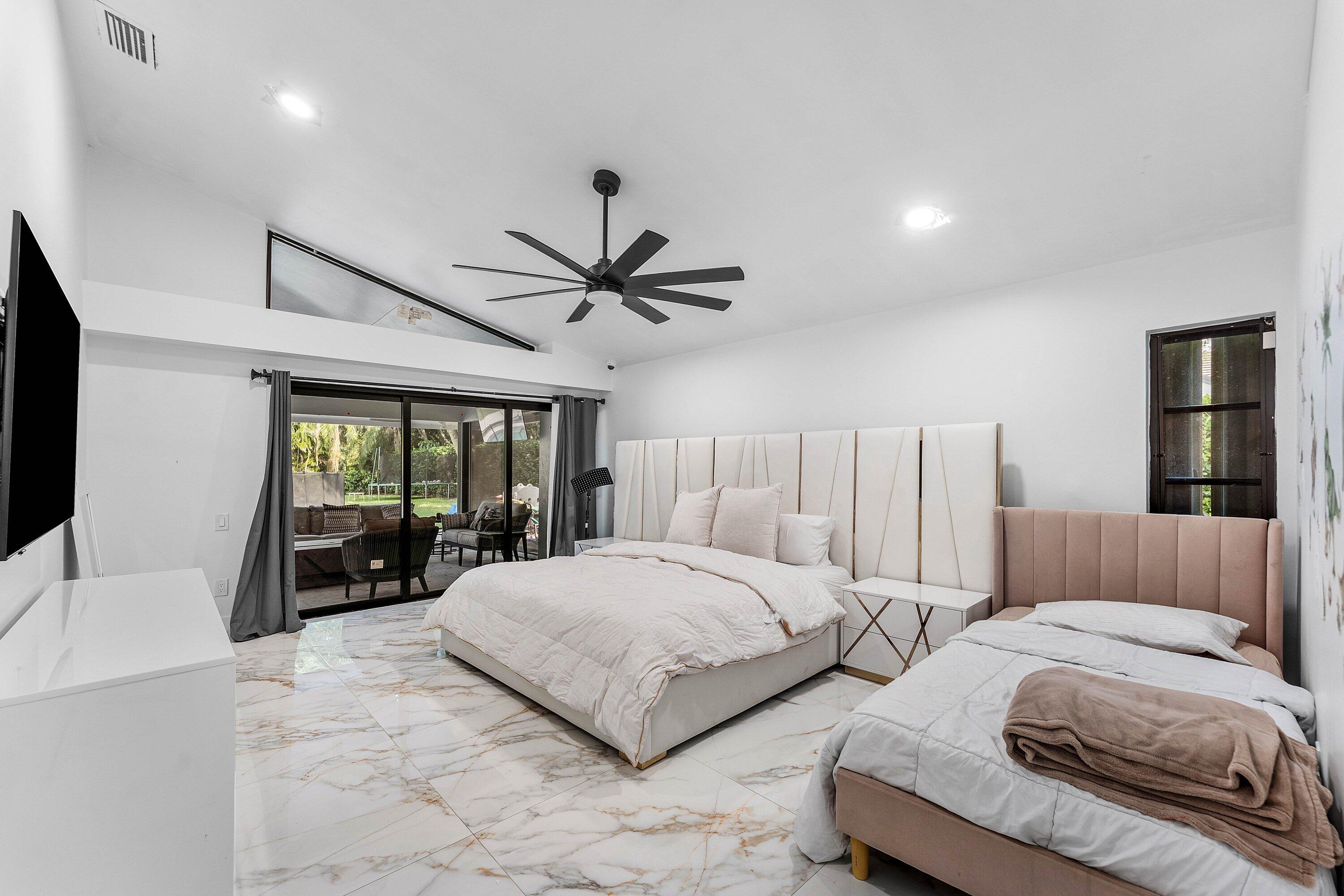 PARKLAND LAKES - Residential