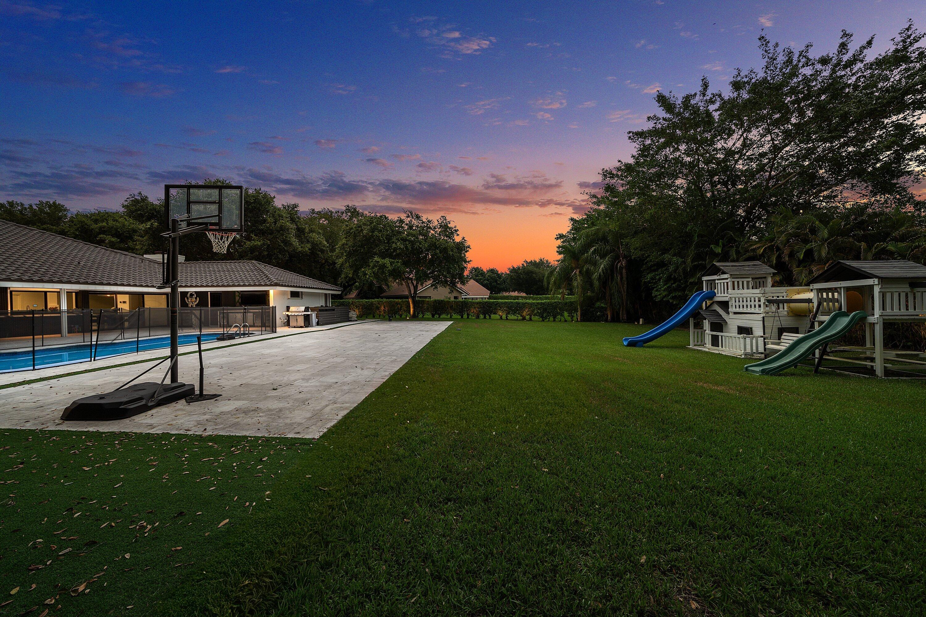 PARKLAND LAKES - Residential