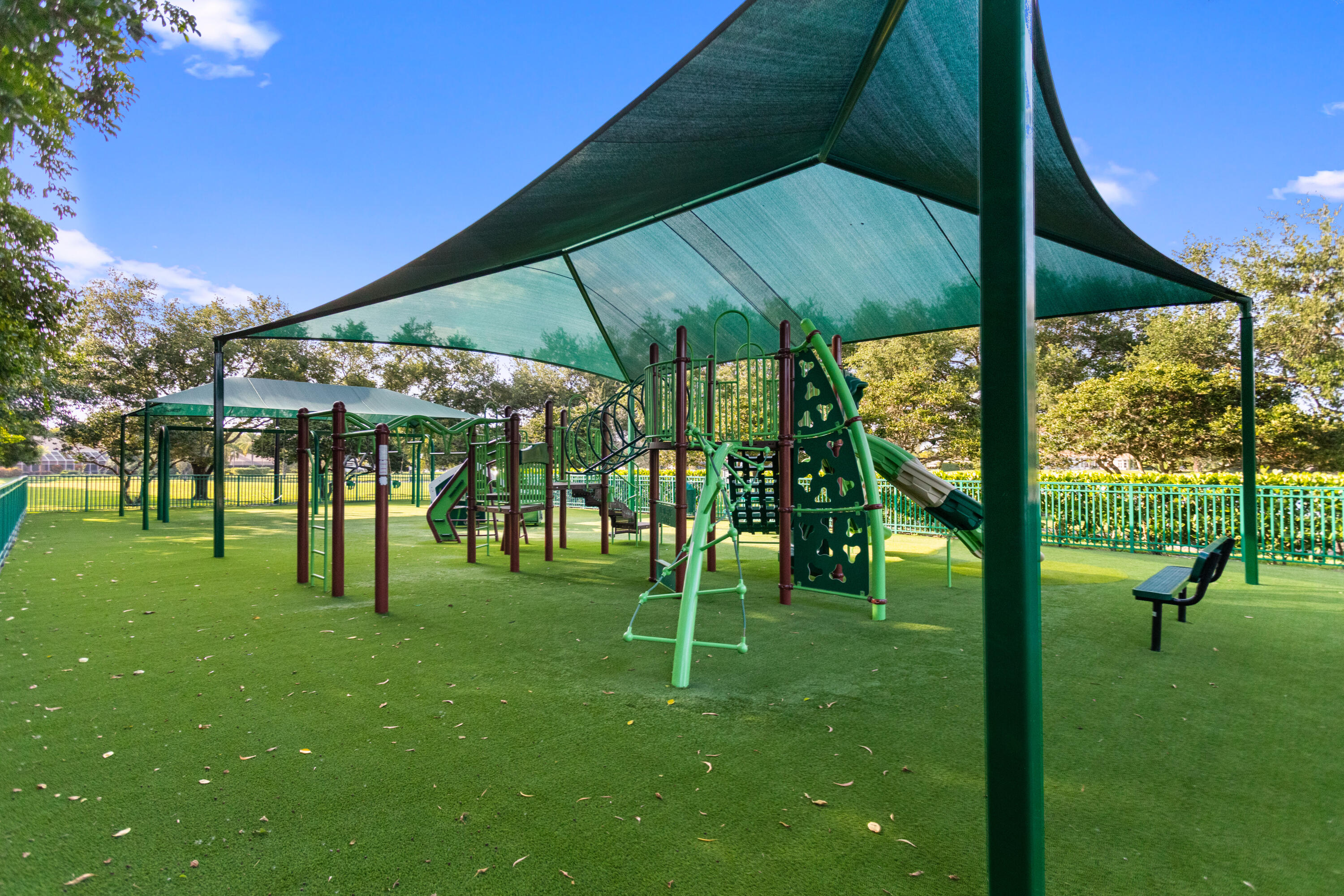 PARKLAND LAKES - Residential