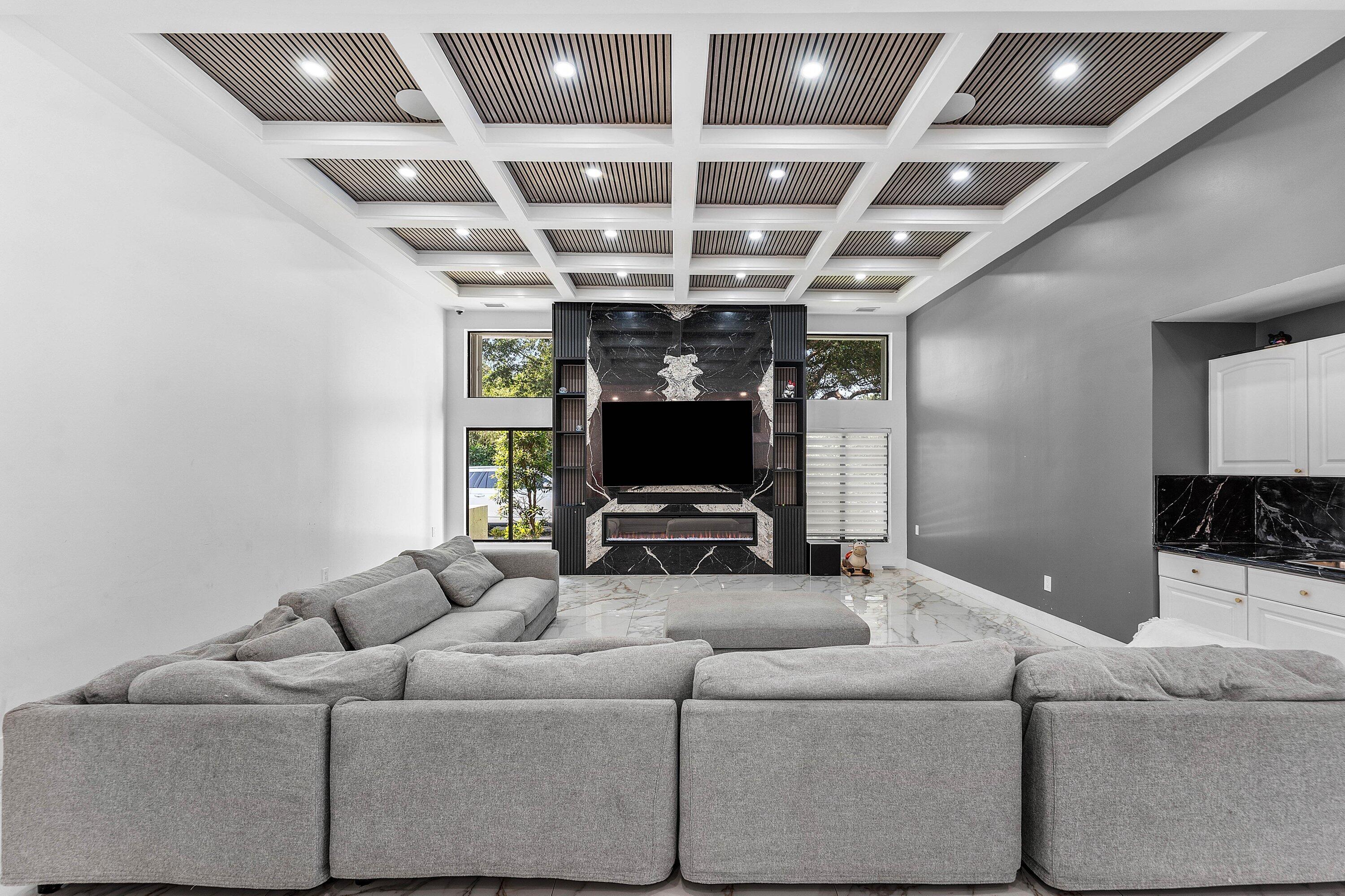 PARKLAND LAKES - Residential