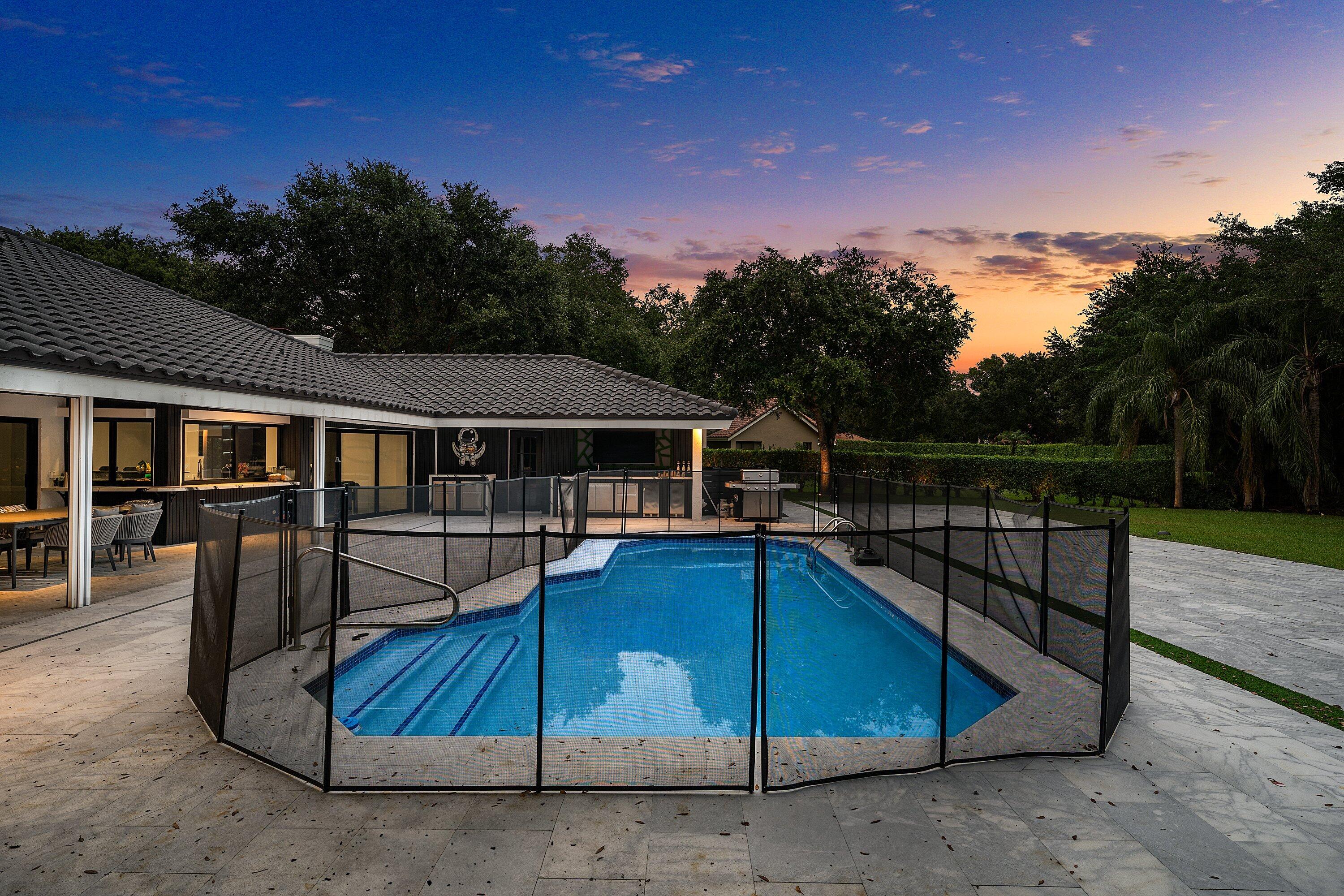 PARKLAND LAKES - Residential