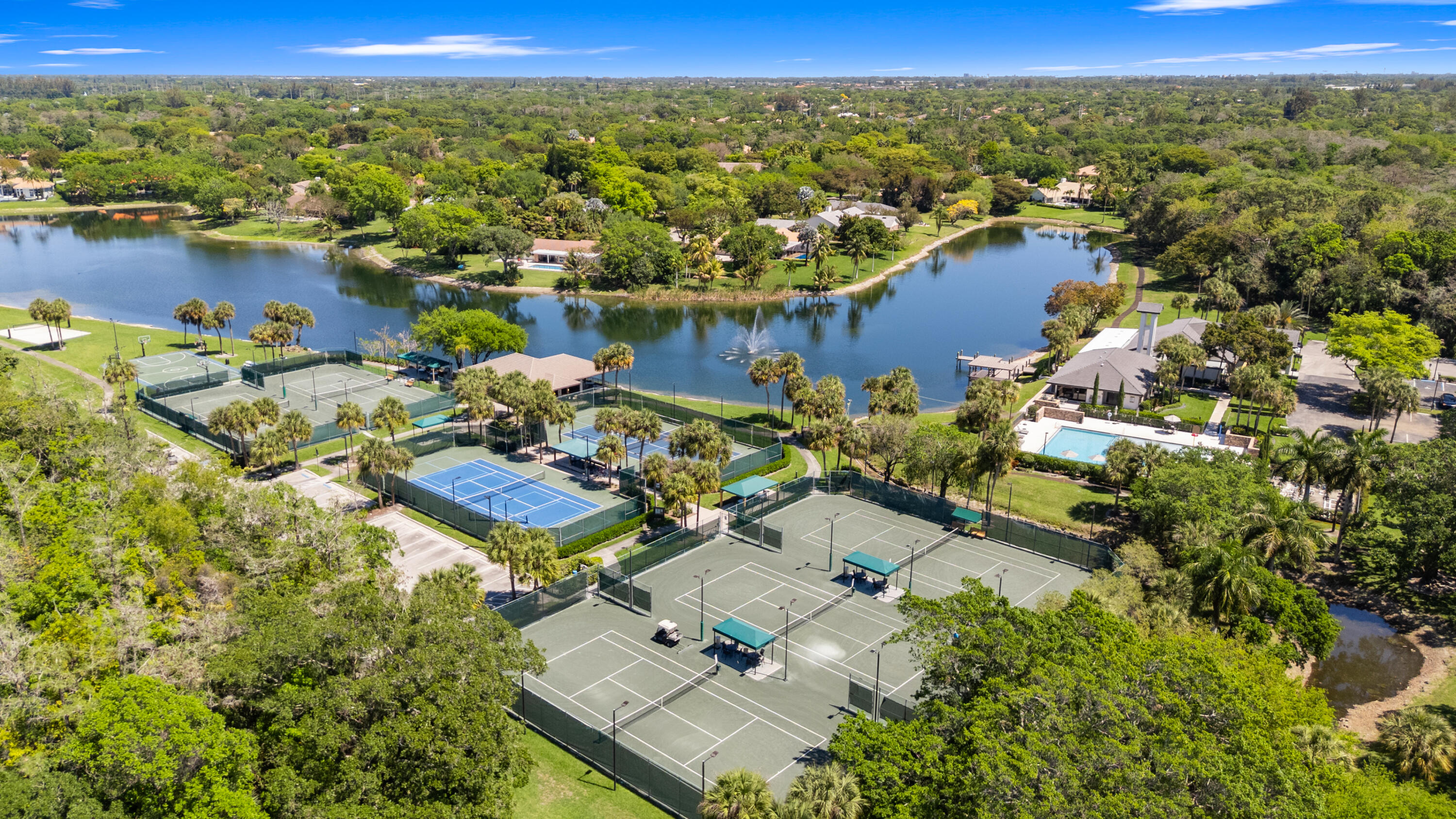 PARKLAND LAKES - Residential
