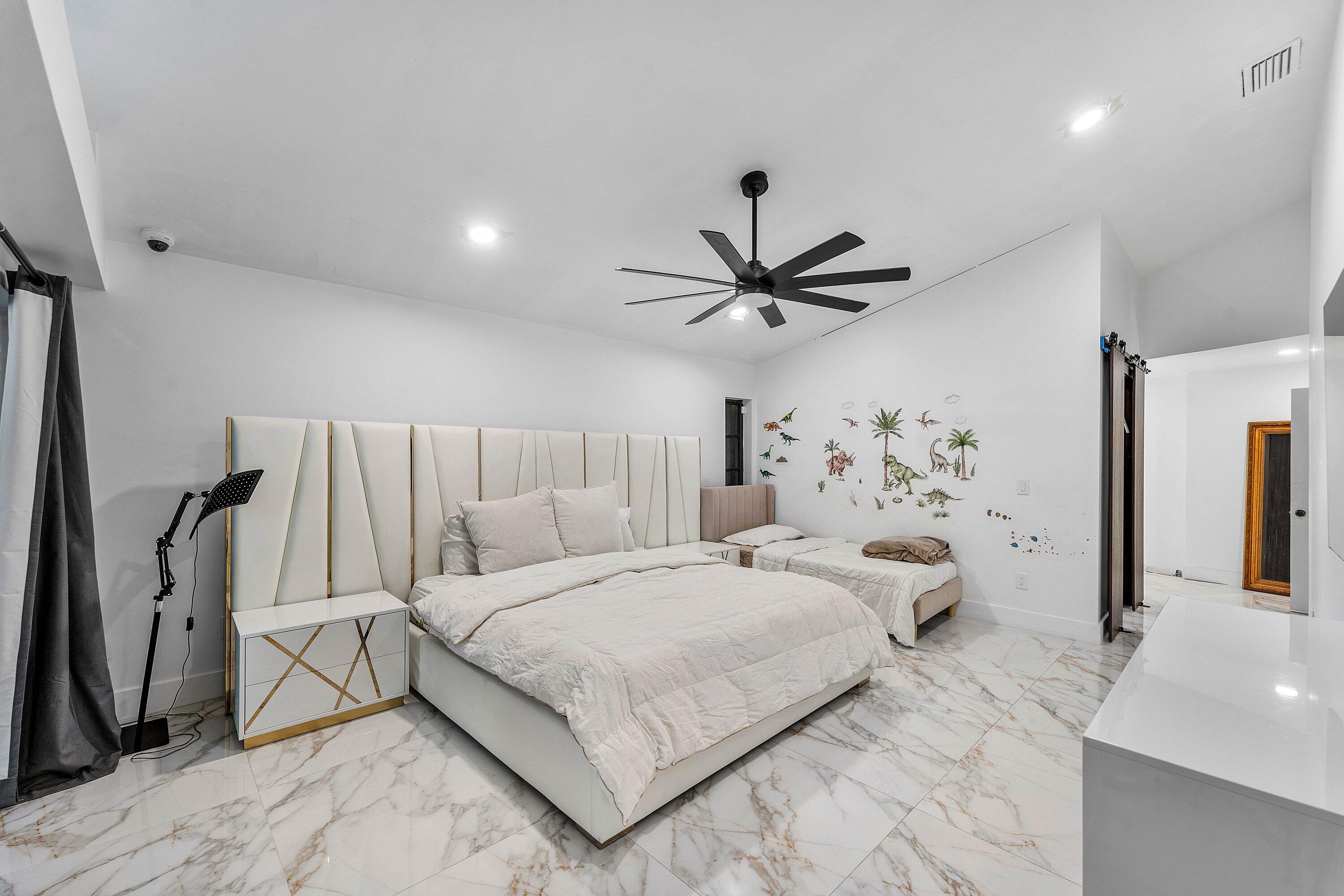 PARKLAND LAKES - Residential