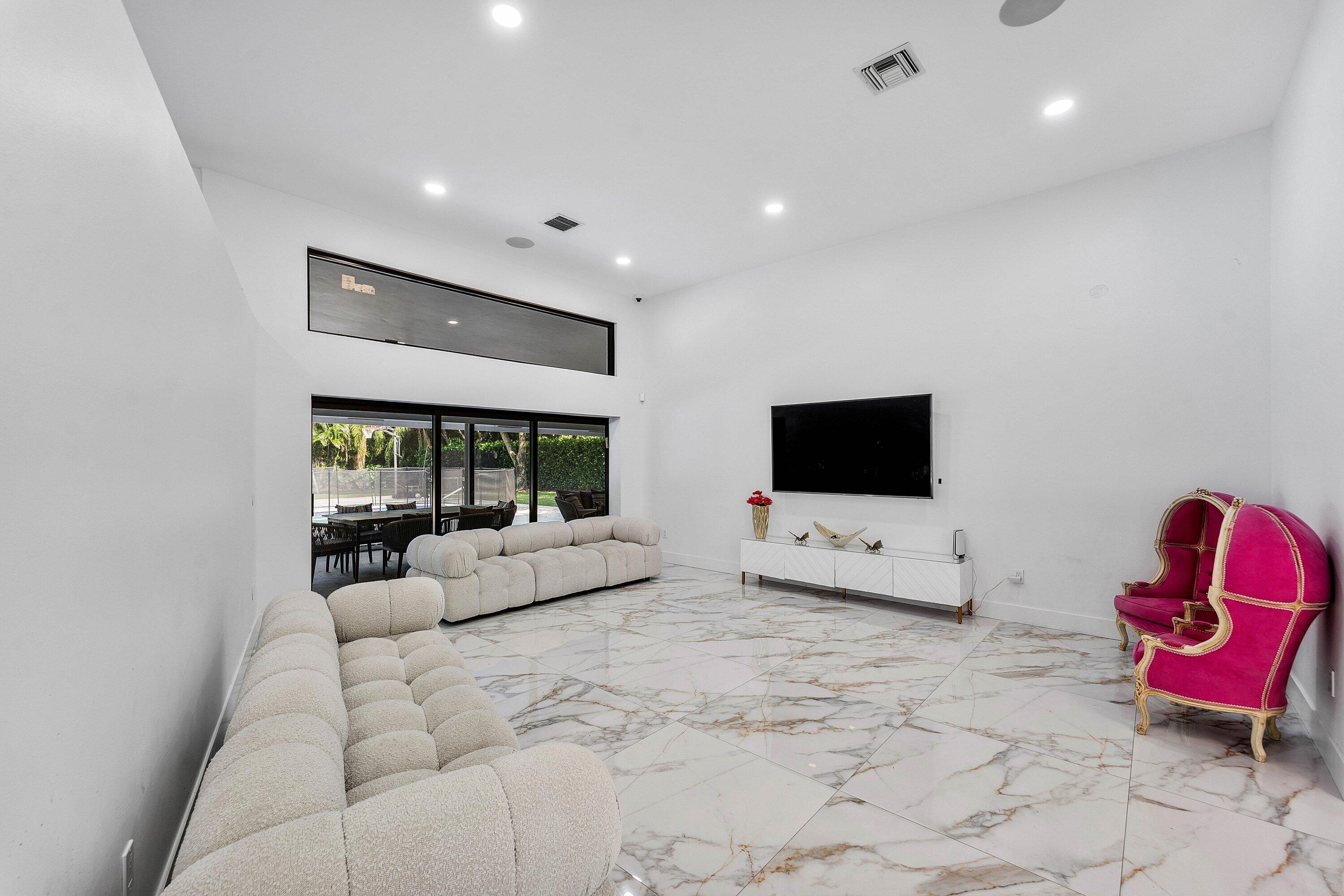 PARKLAND LAKES - Residential