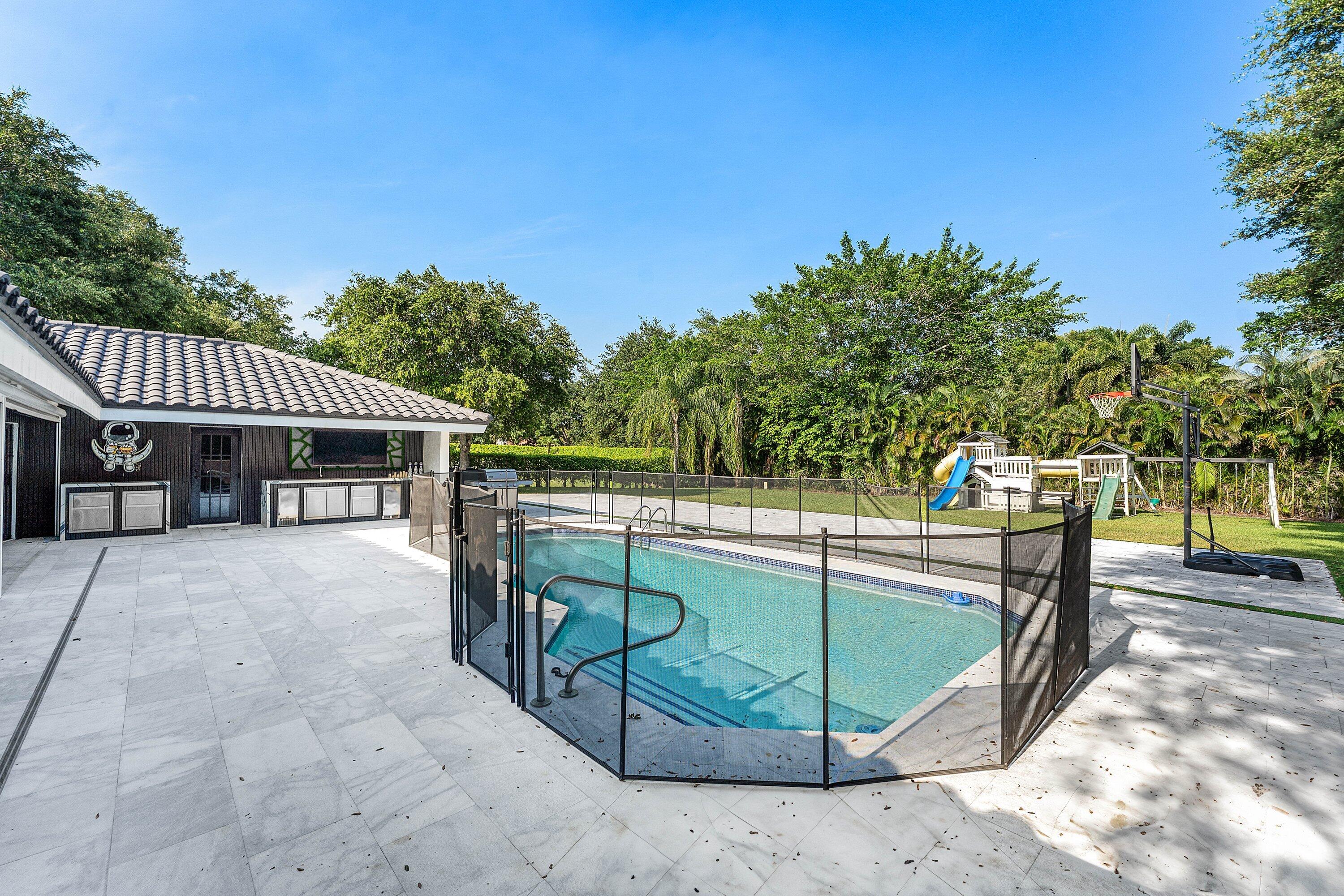 PARKLAND LAKES - Residential