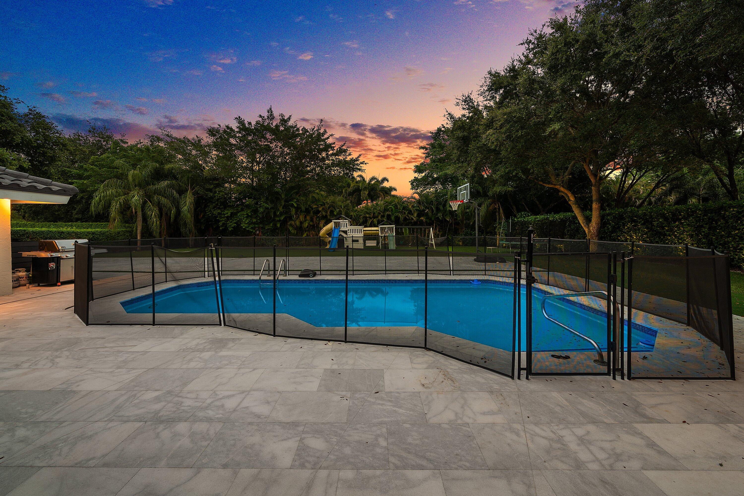 PARKLAND LAKES - Residential