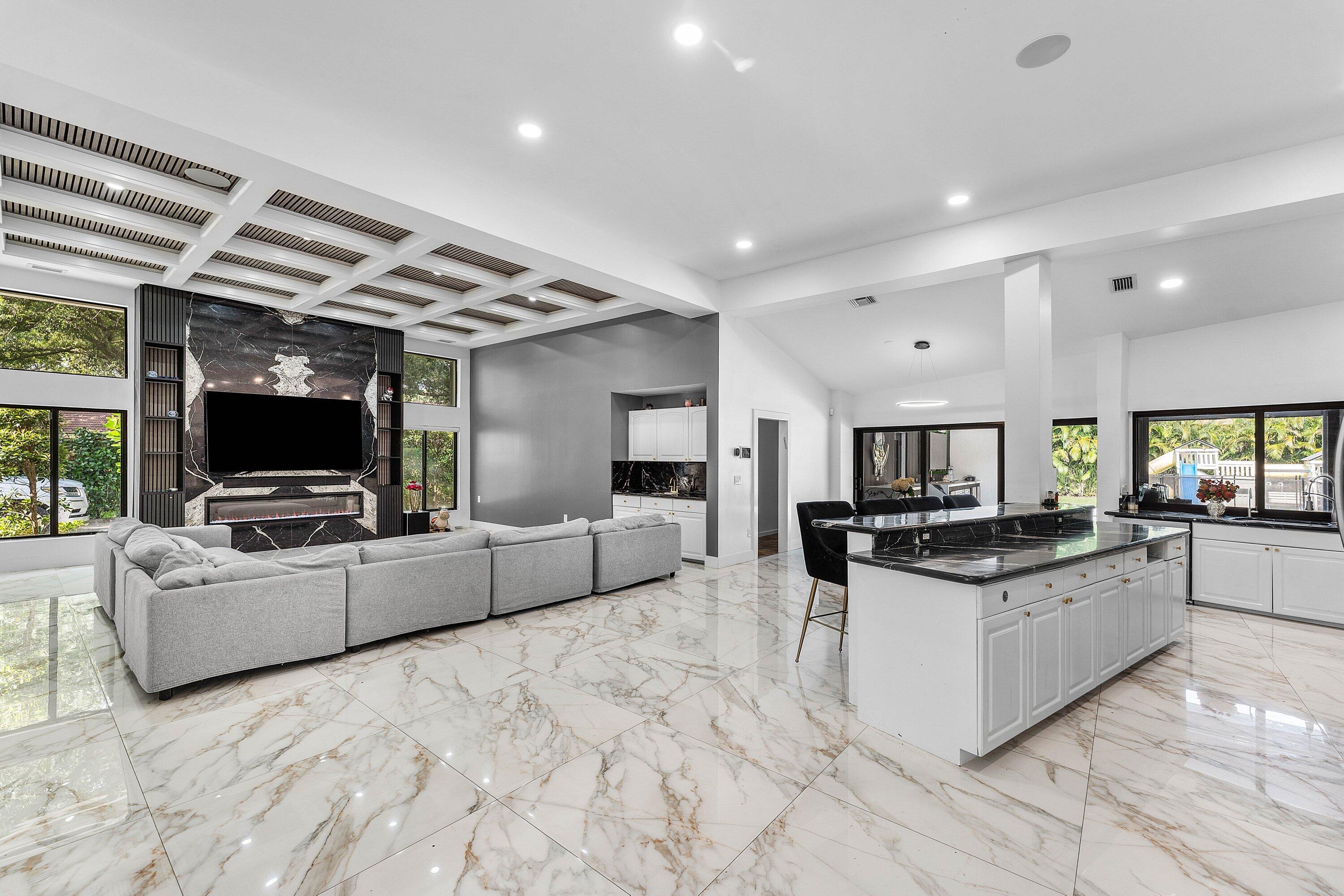 PARKLAND LAKES - Residential