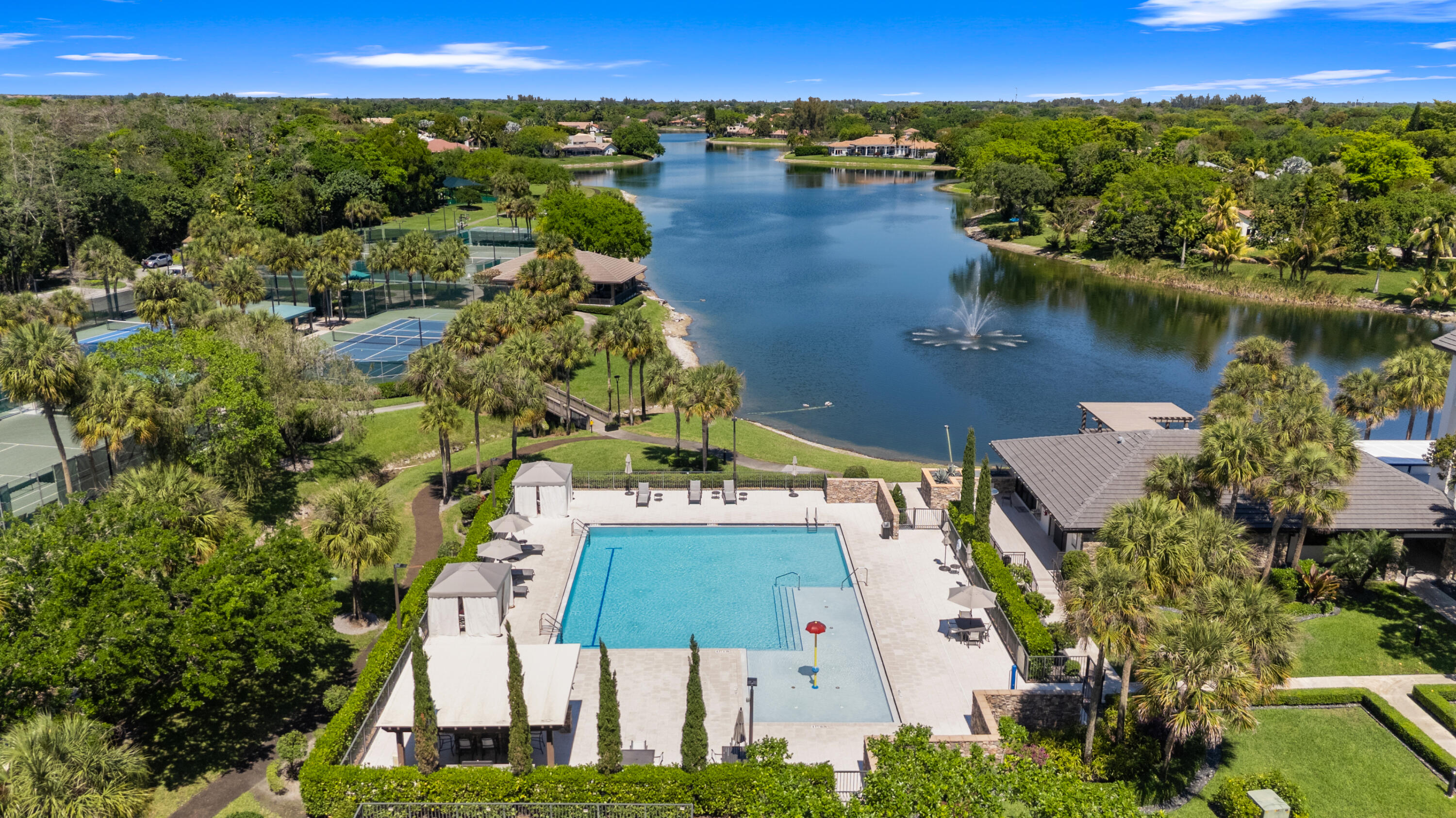PARKLAND LAKES - Residential