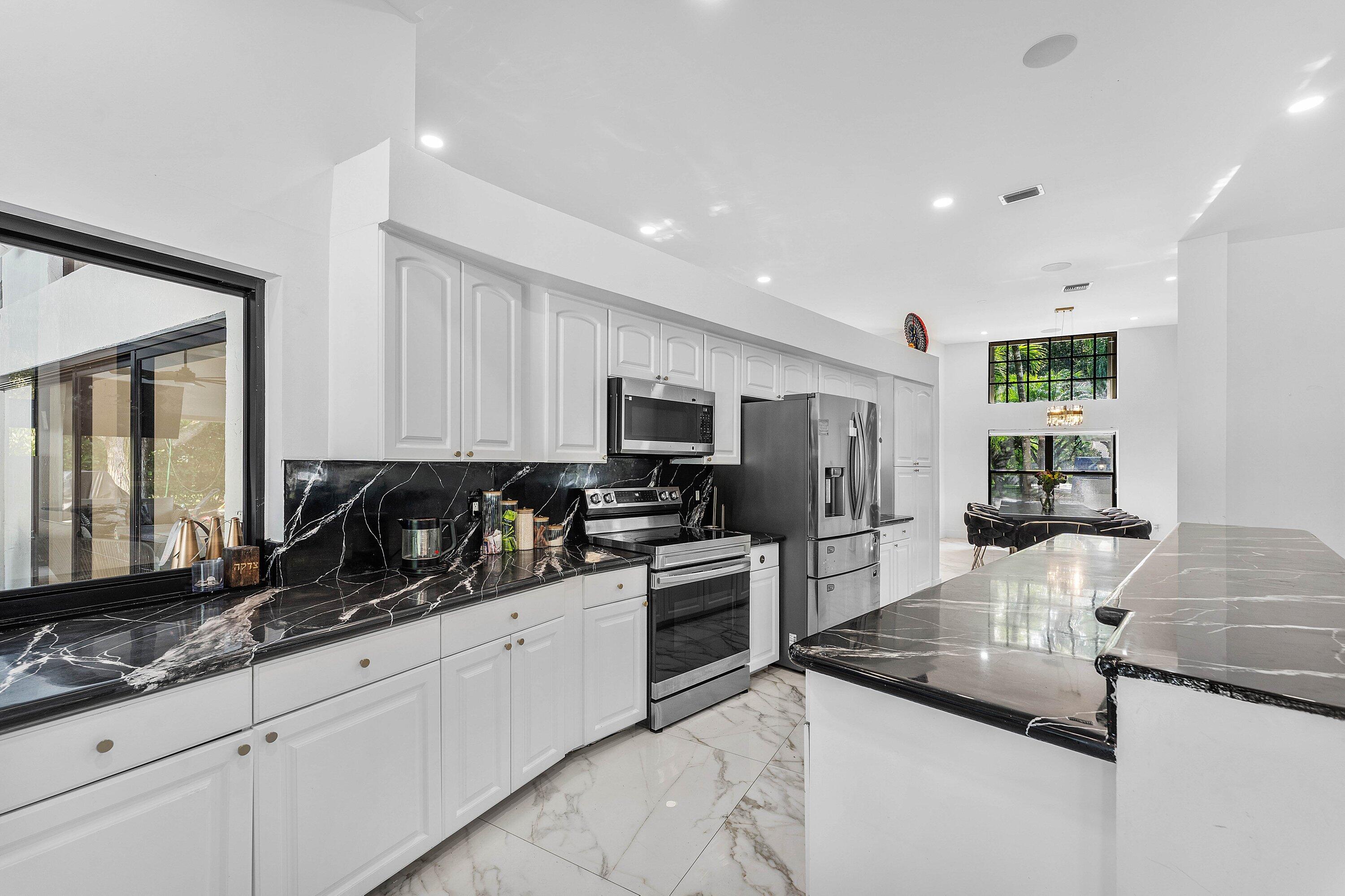PARKLAND LAKES - Residential