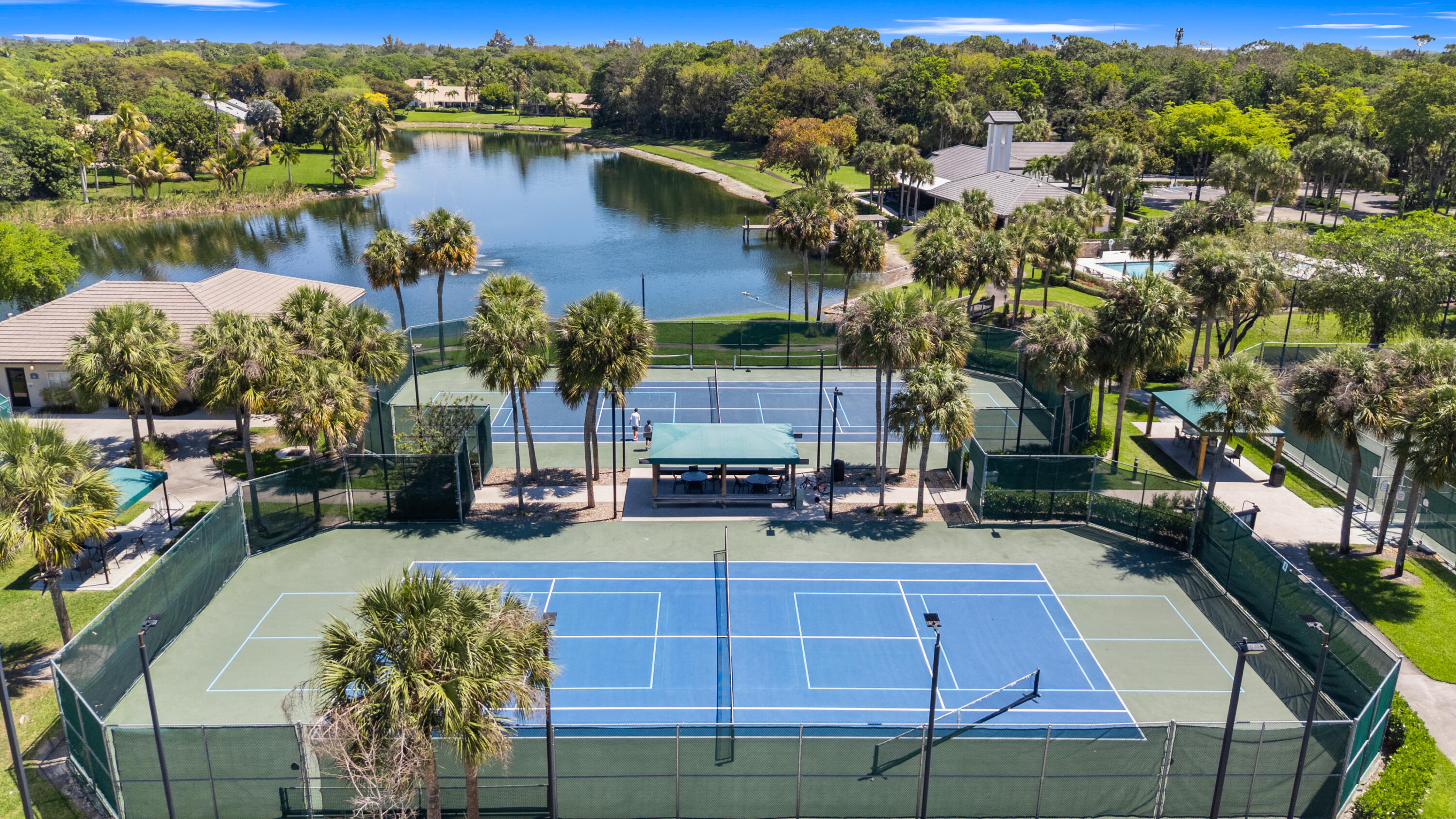 PARKLAND LAKES - Residential