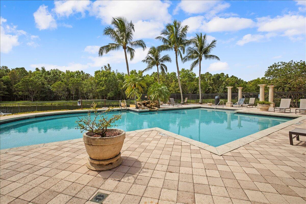 GRAND VIEW AT CRESTWOOD CONDO - Residential