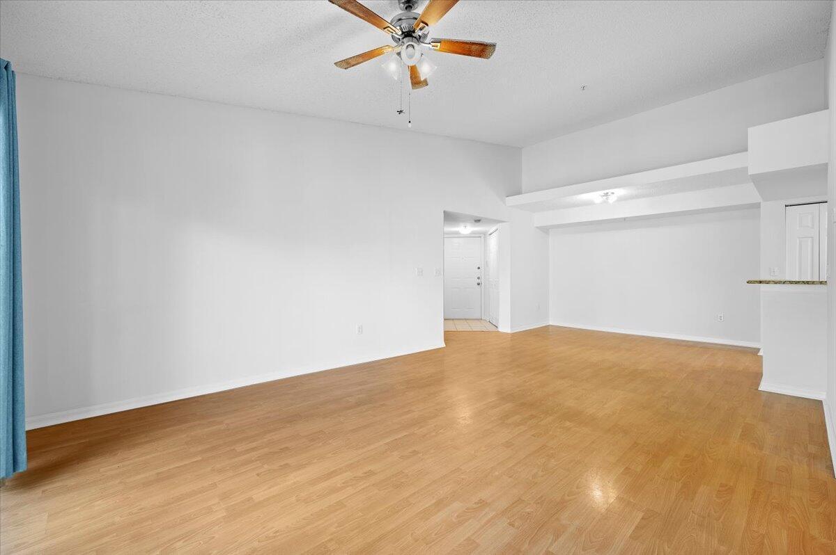 GRAND VIEW AT CRESTWOOD CONDO - Residential
