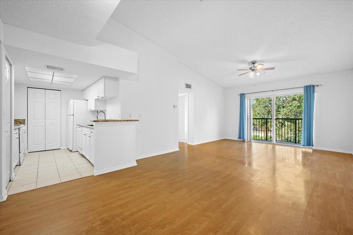GRAND VIEW AT CRESTWOOD CONDO - Residential