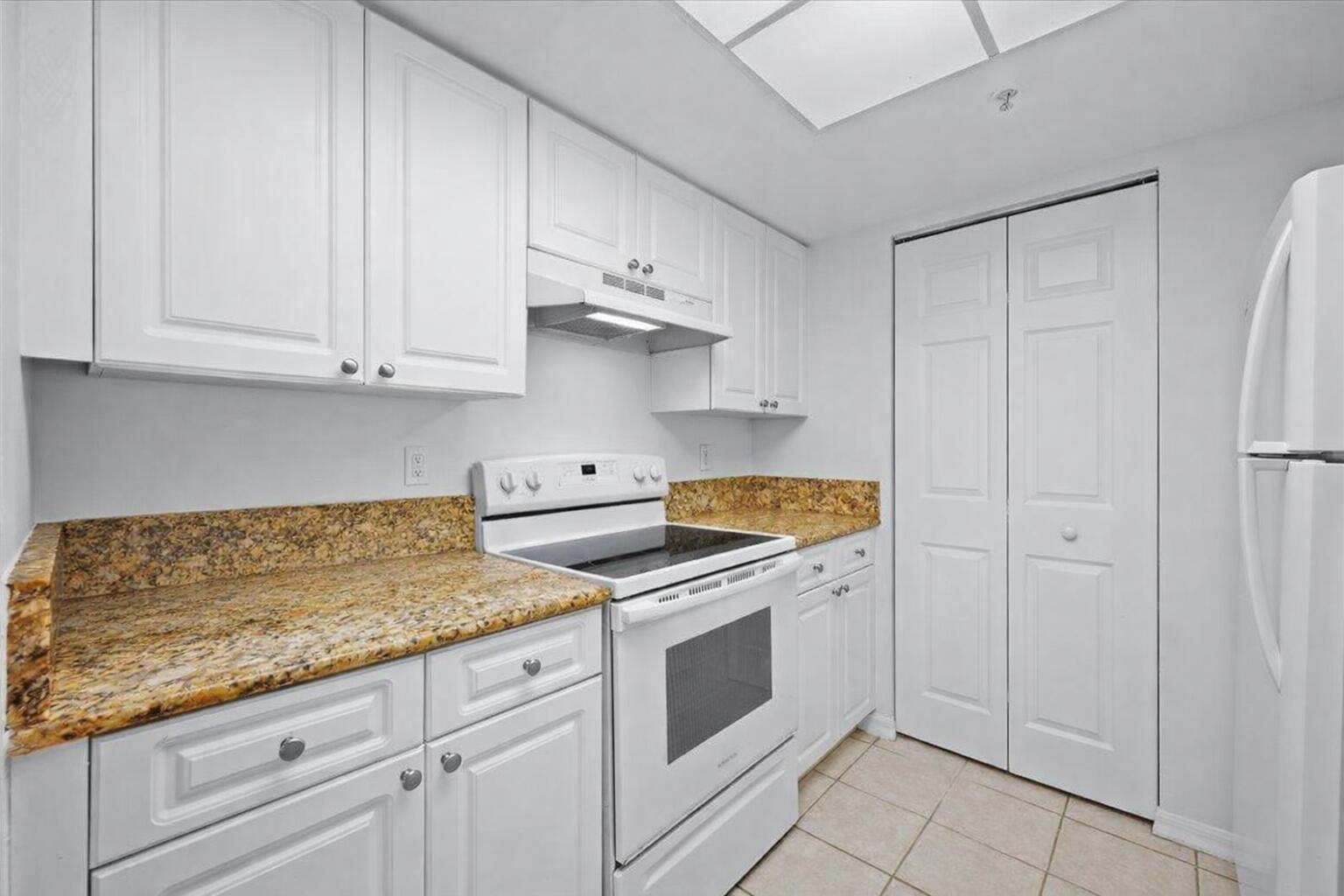 GRAND VIEW AT CRESTWOOD CONDO - Residential