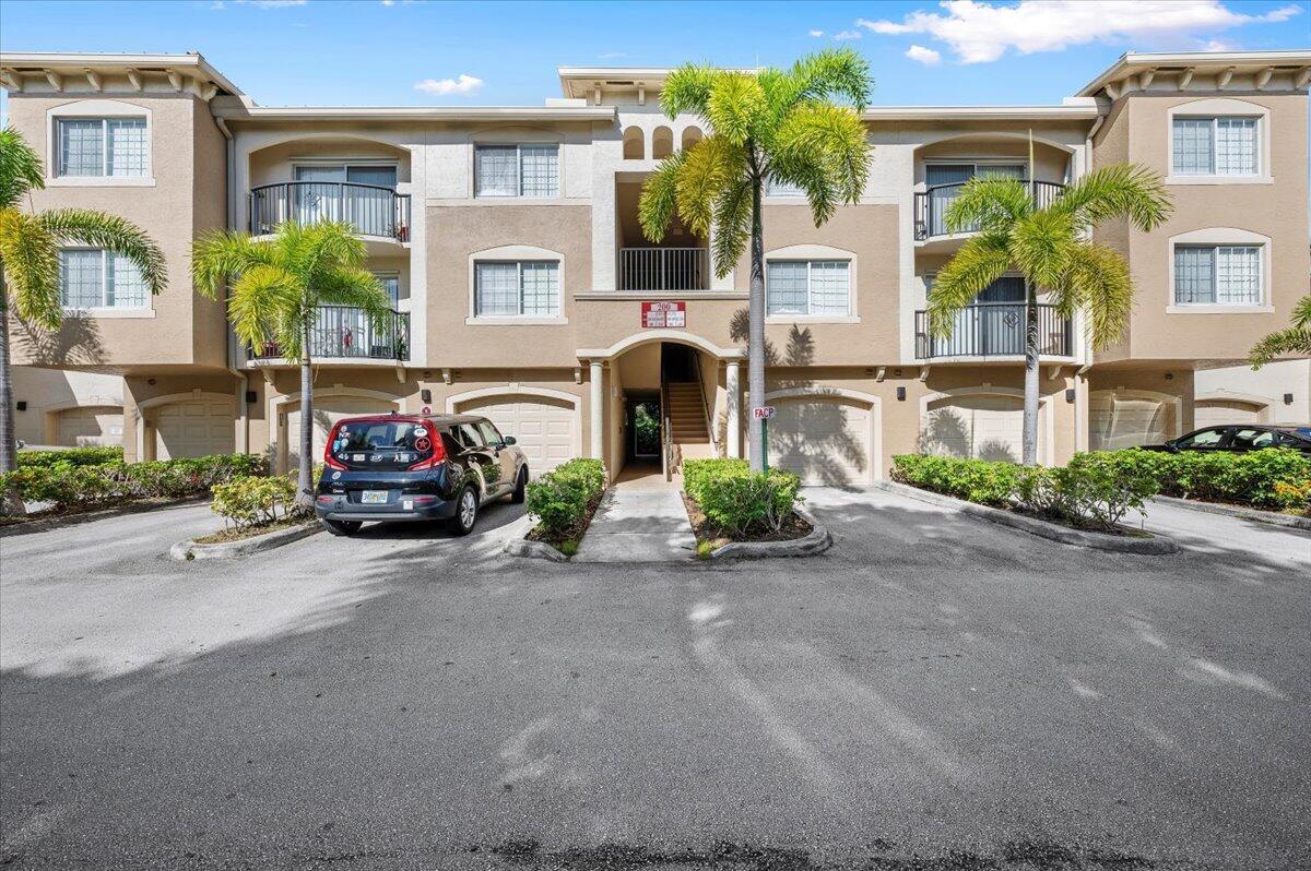 GRAND VIEW AT CRESTWOOD CONDO - Residential