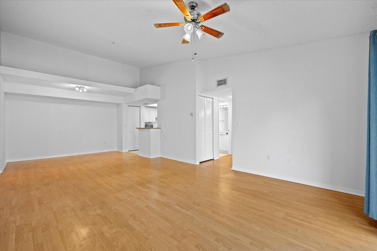 GRAND VIEW AT CRESTWOOD CONDO - Residential