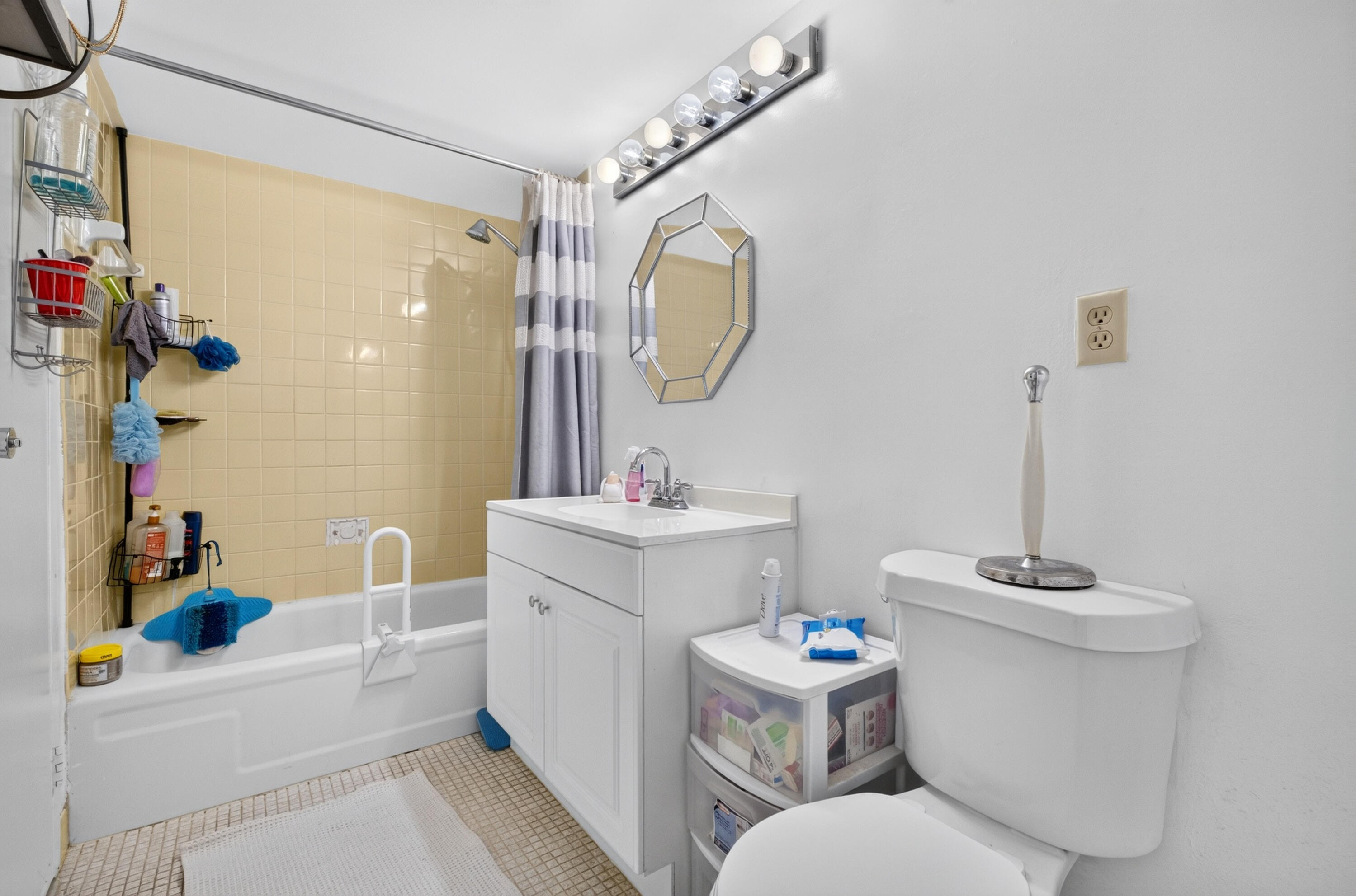 CYPRESS CHASE CONDO NO 7 - Residential