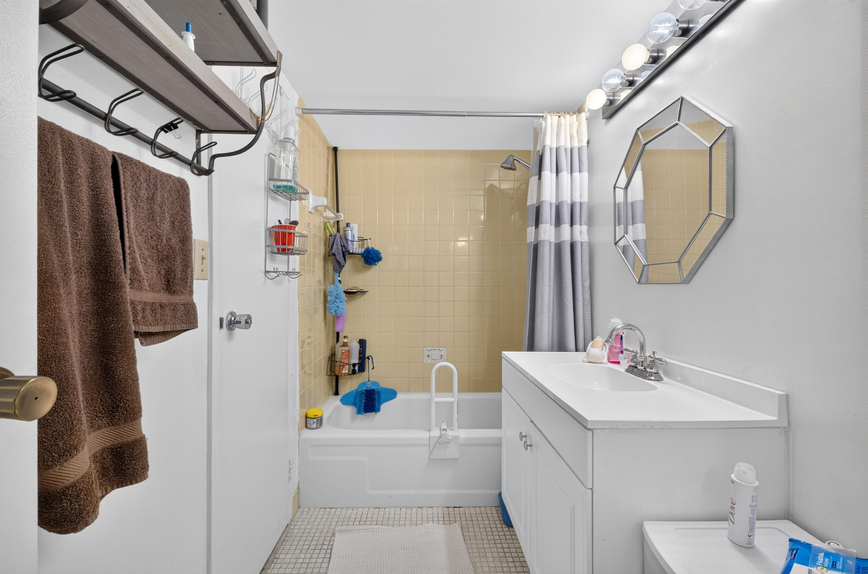 CYPRESS CHASE CONDO NO 7 - Residential