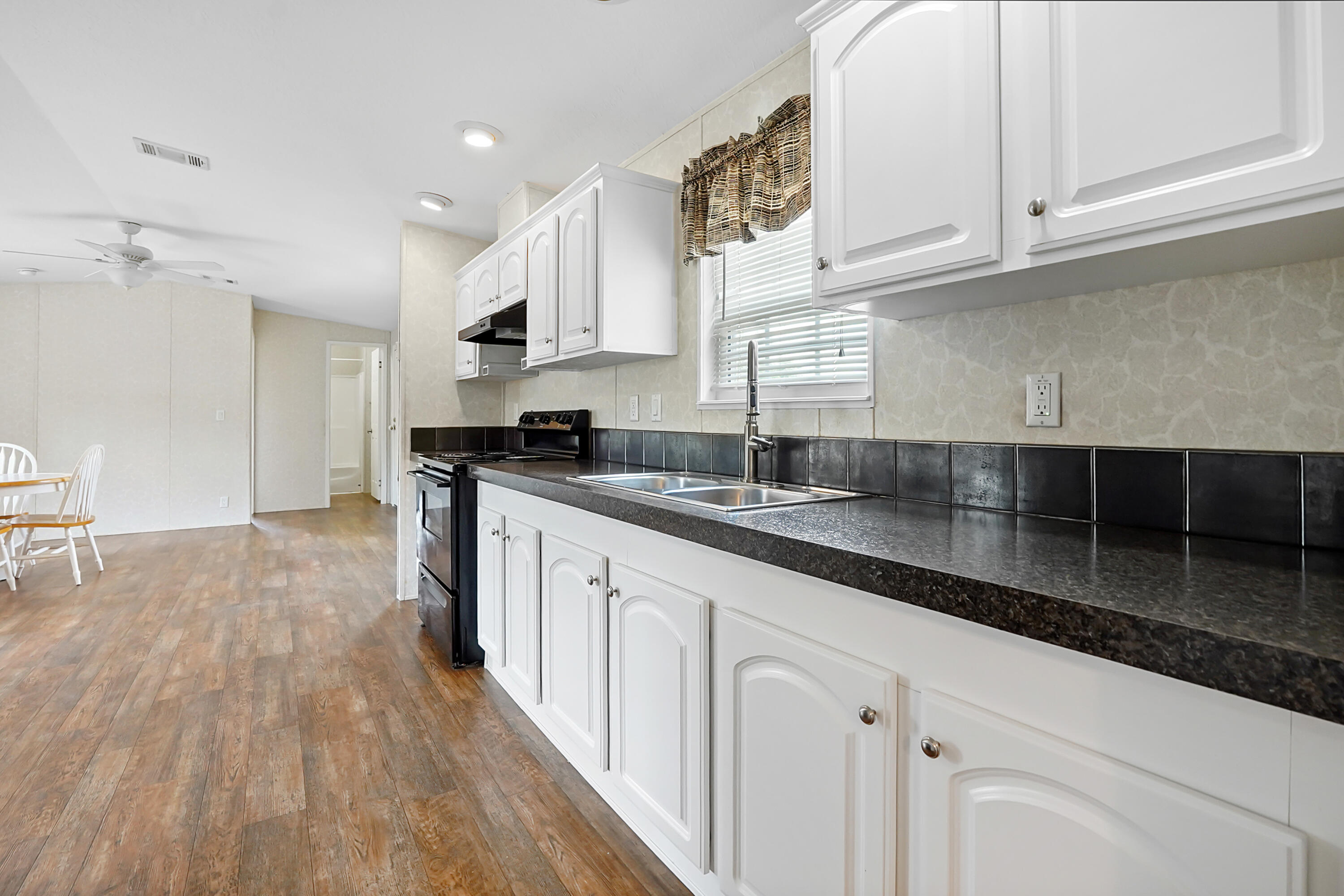 RIDGEWAY MOBILE HOME - Residential