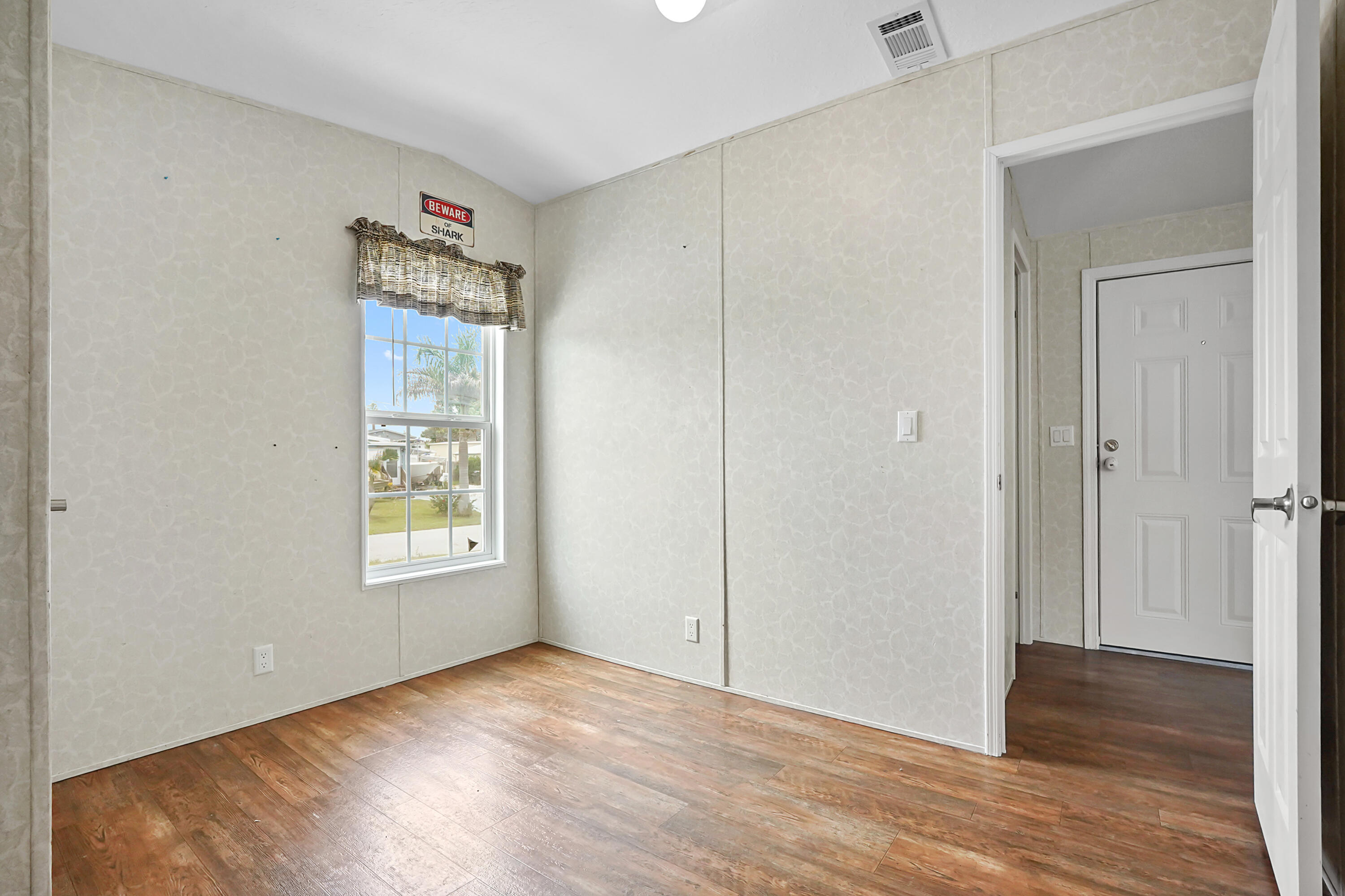 RIDGEWAY MOBILE HOME - Residential