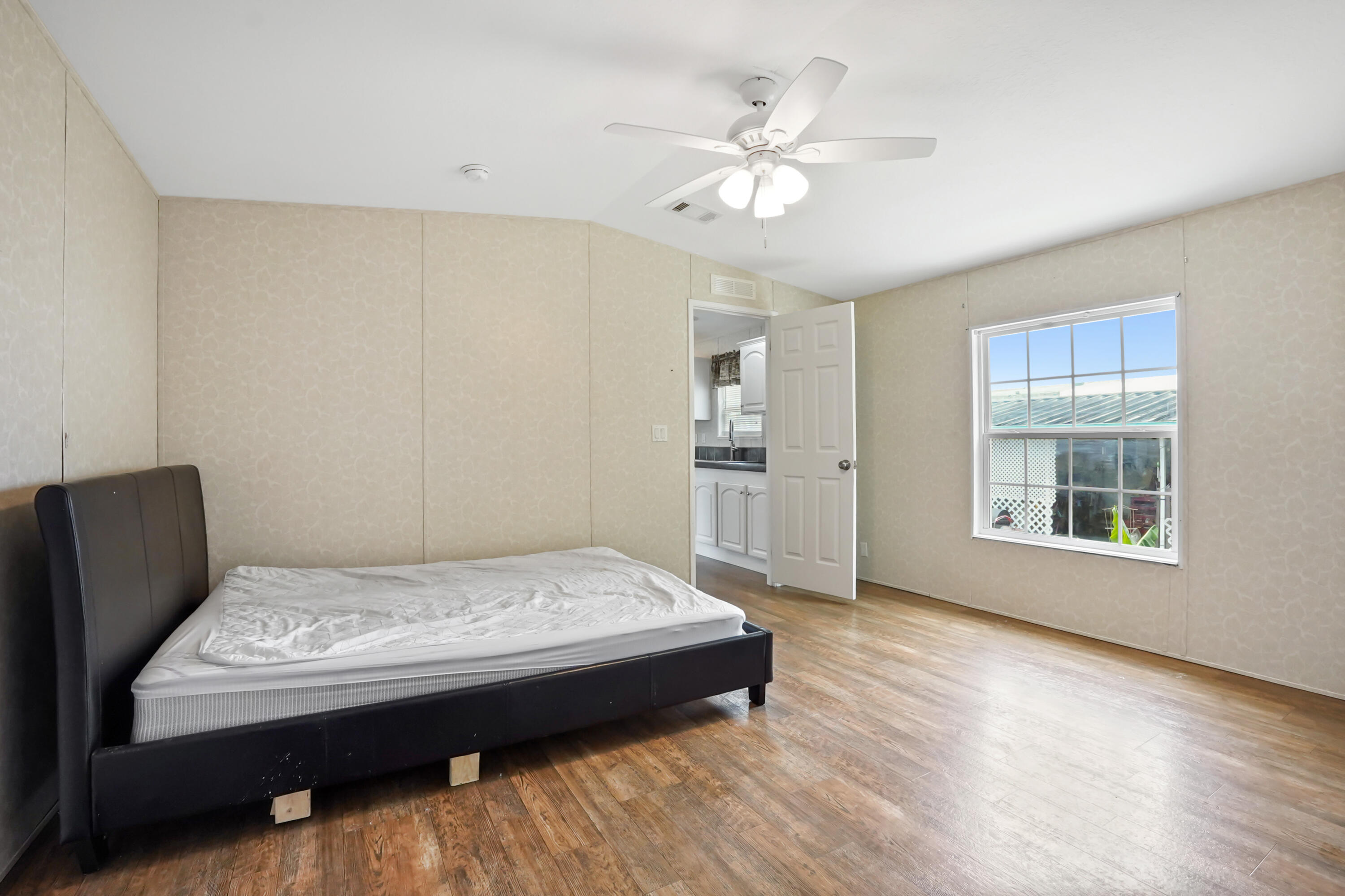 RIDGEWAY MOBILE HOME - Residential