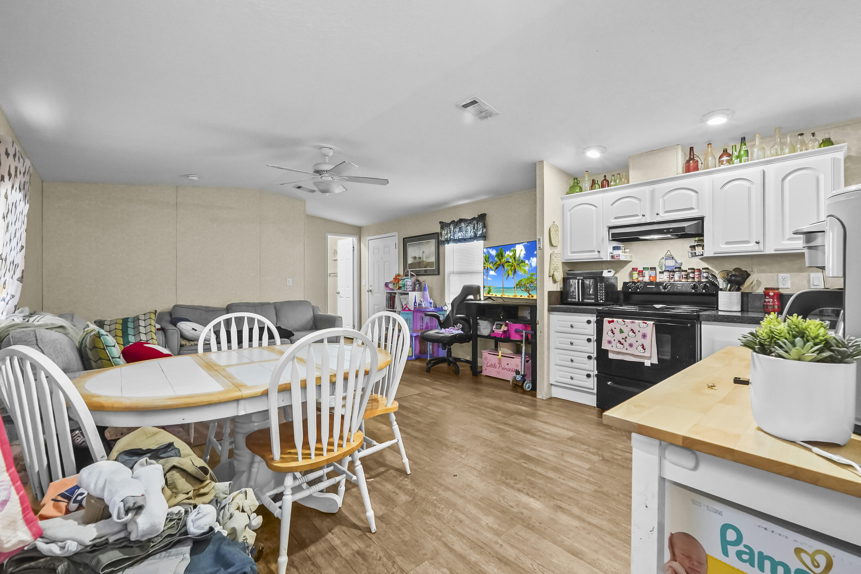 RIDGEWAY MOBILE HOME - Residential