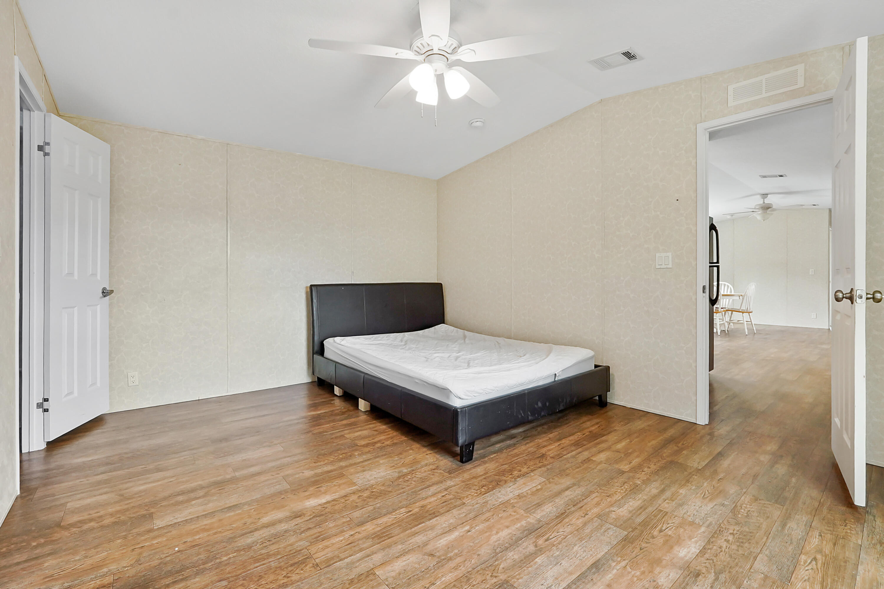 RIDGEWAY MOBILE HOME - Residential