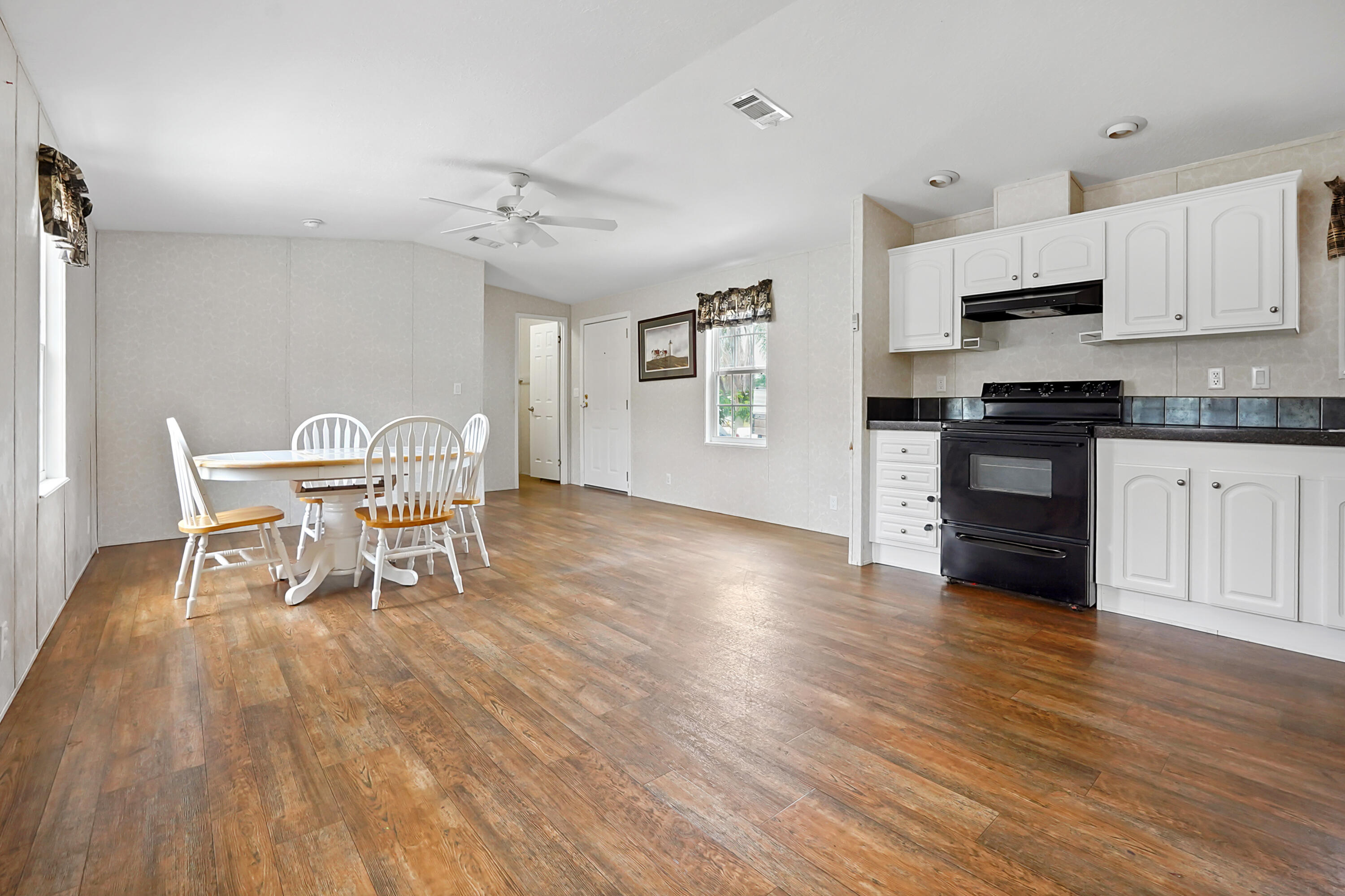 RIDGEWAY MOBILE HOME - Residential