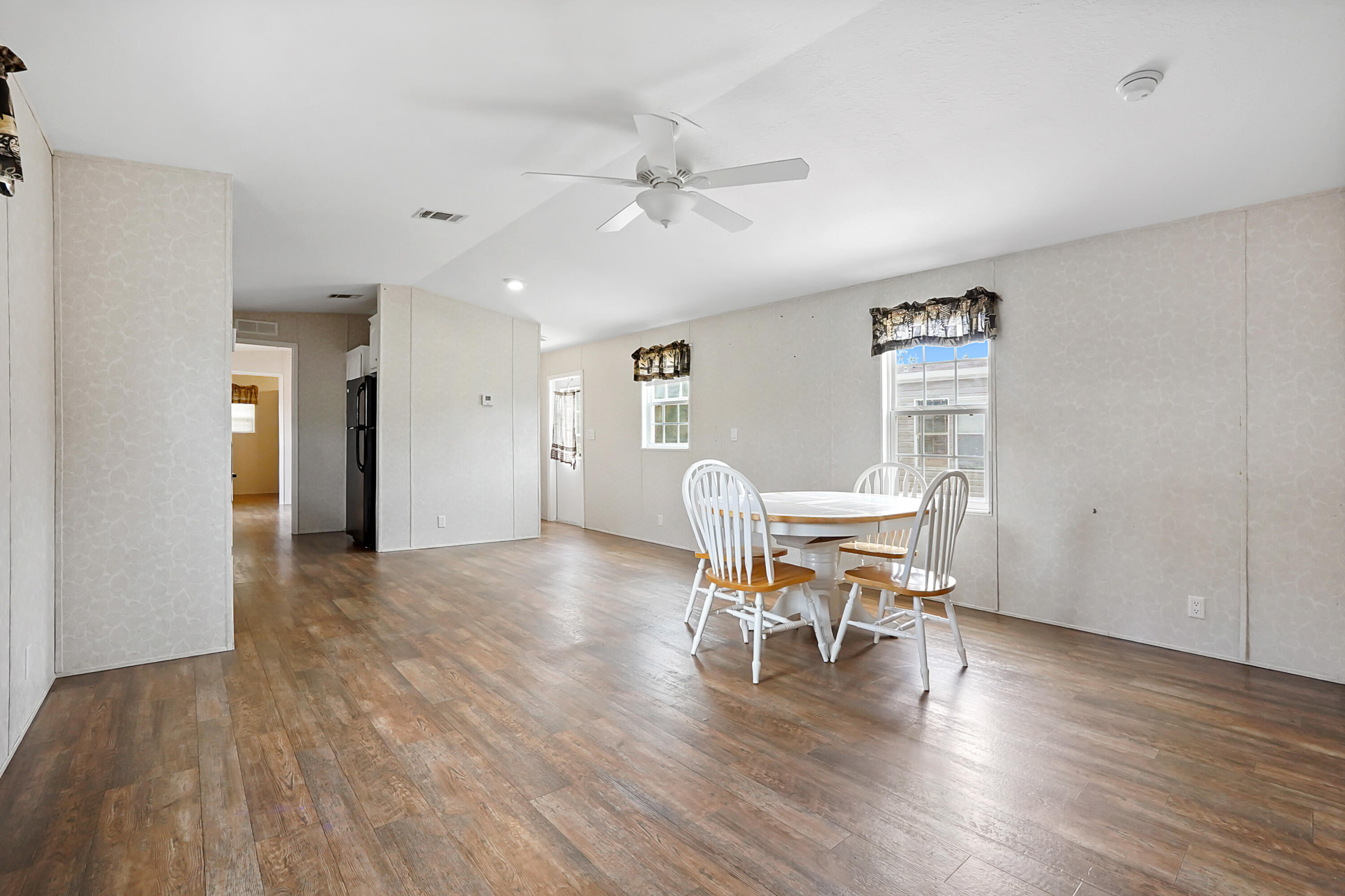 RIDGEWAY MOBILE HOME - Residential