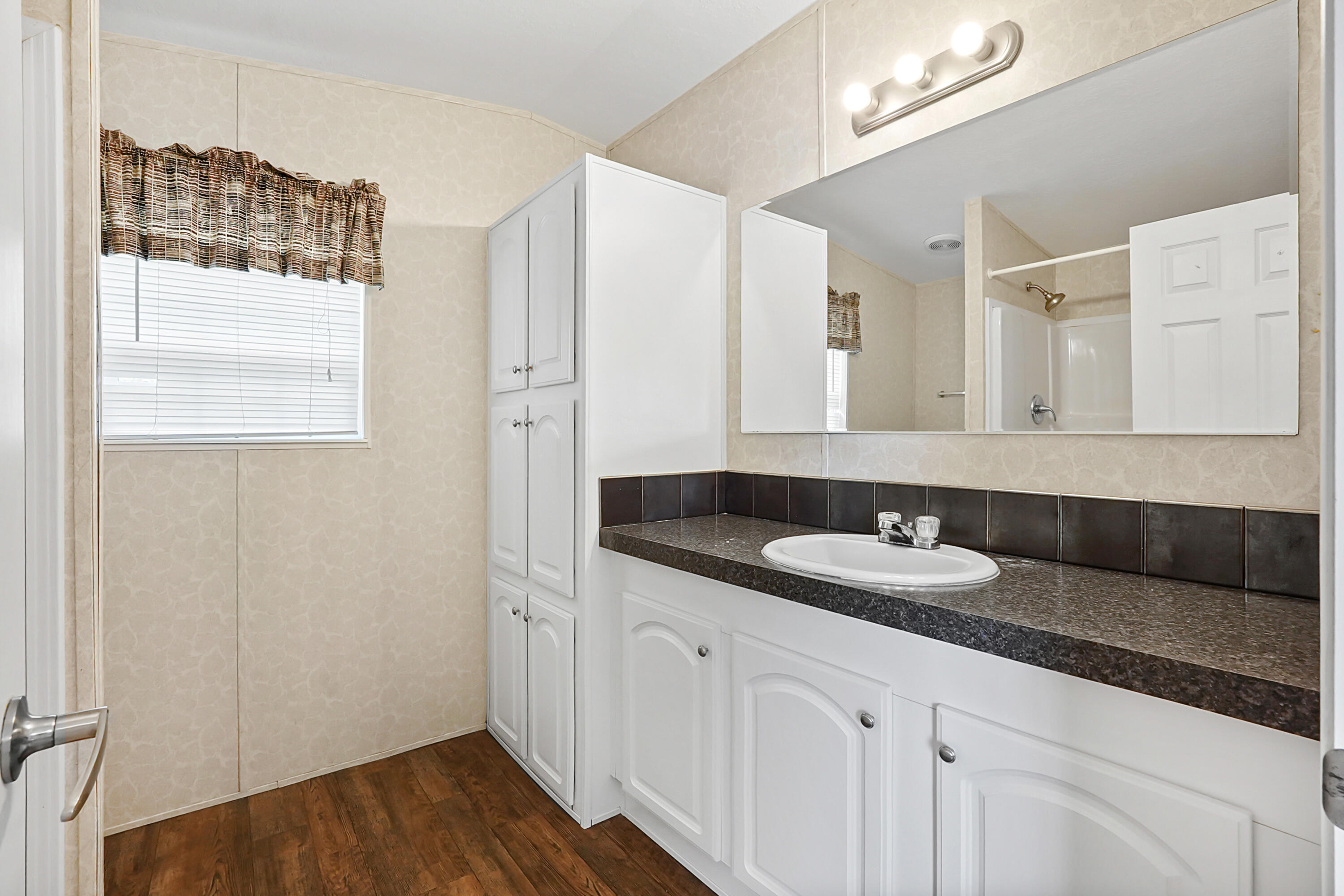 RIDGEWAY MOBILE HOME - Residential