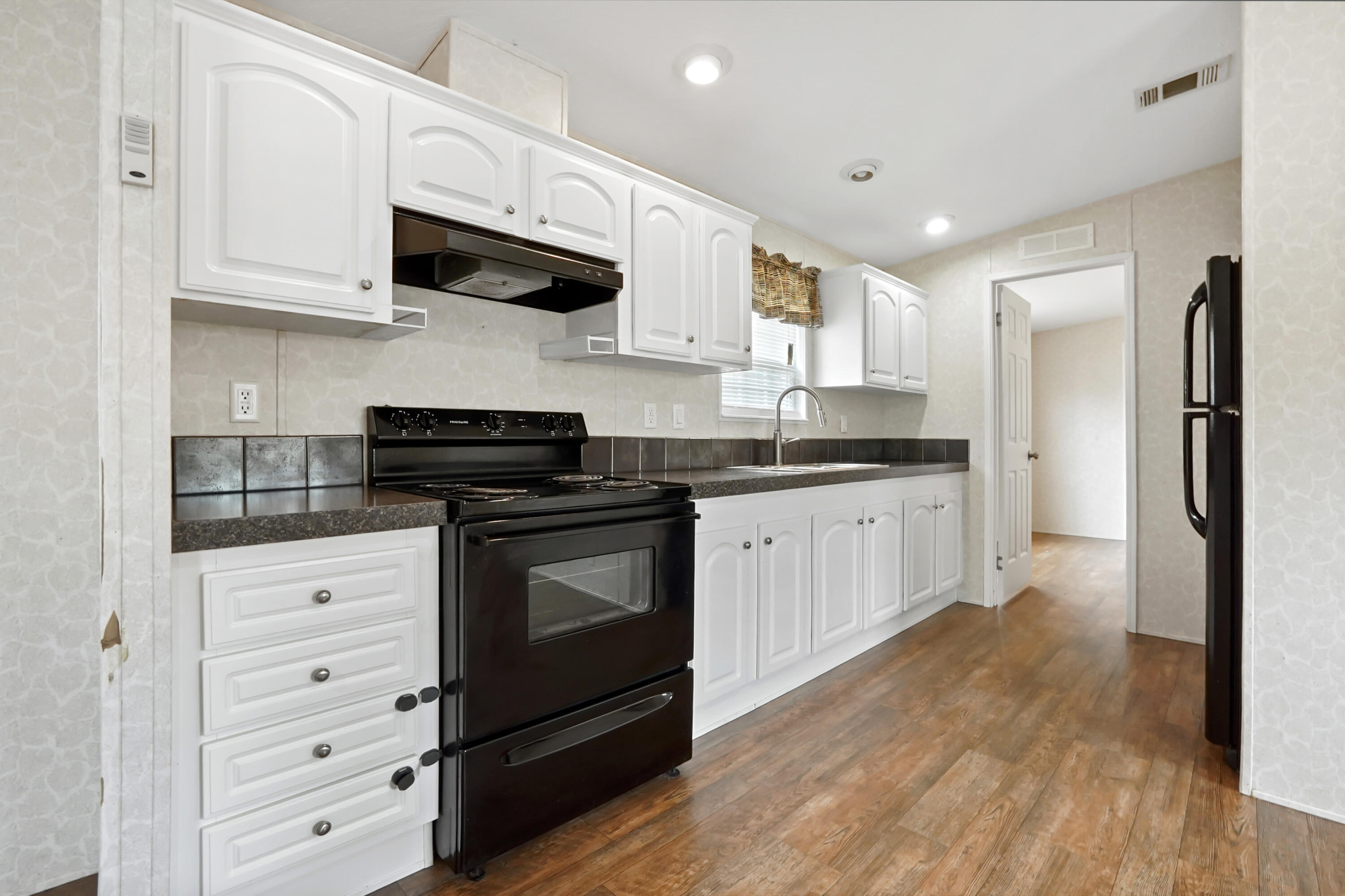 RIDGEWAY MOBILE HOME - Residential