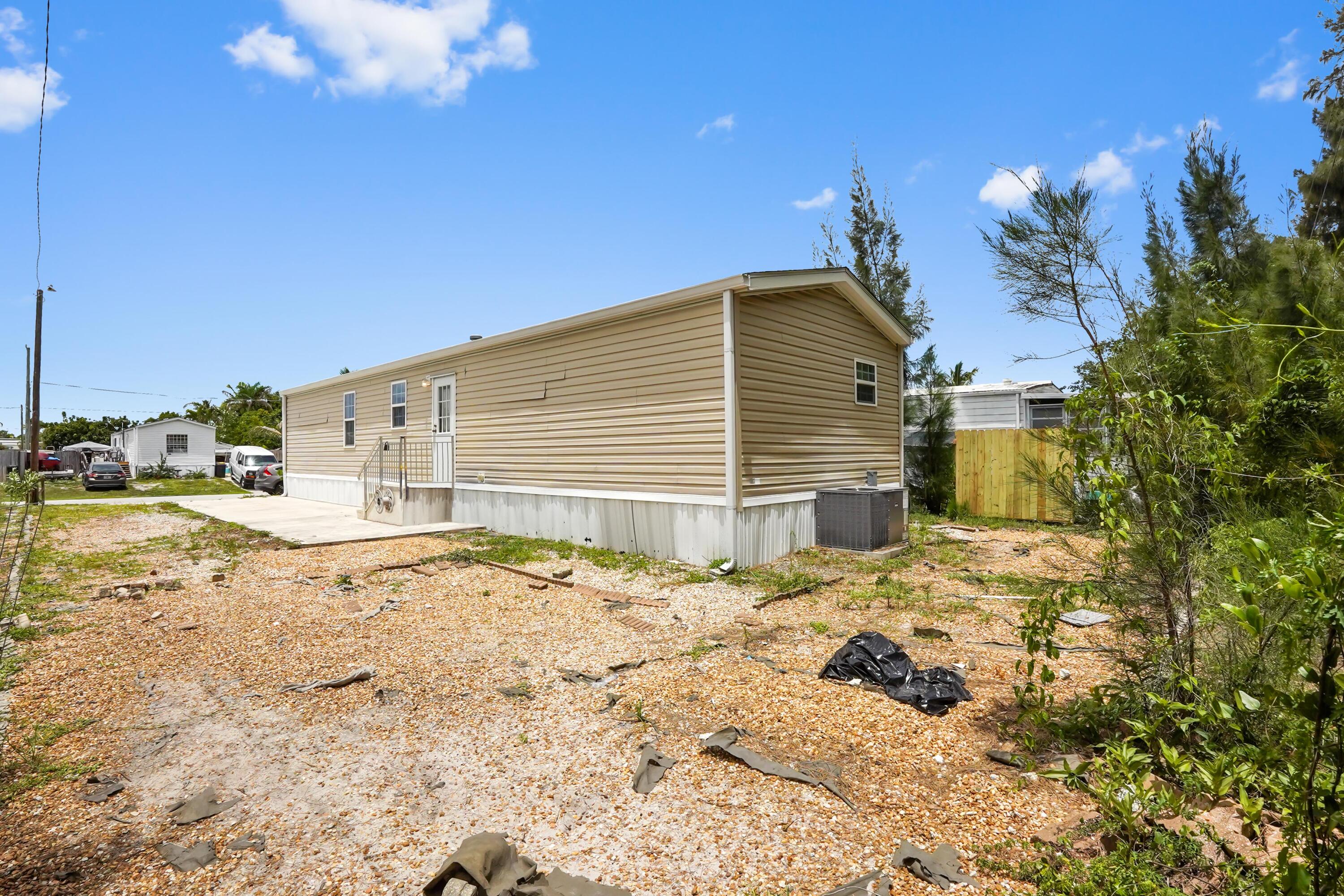 RIDGEWAY MOBILE HOME - Residential