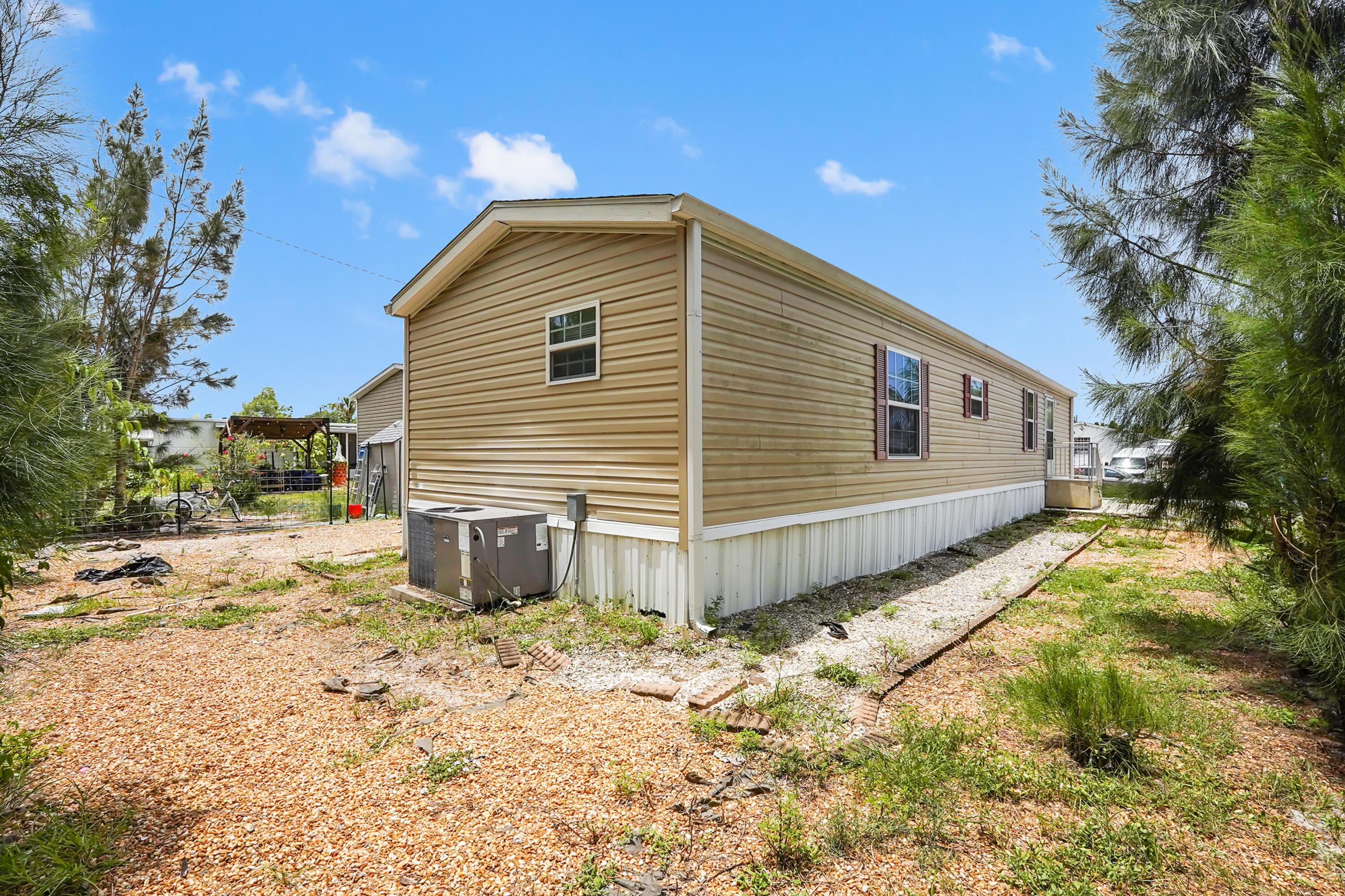 RIDGEWAY MOBILE HOME - Residential