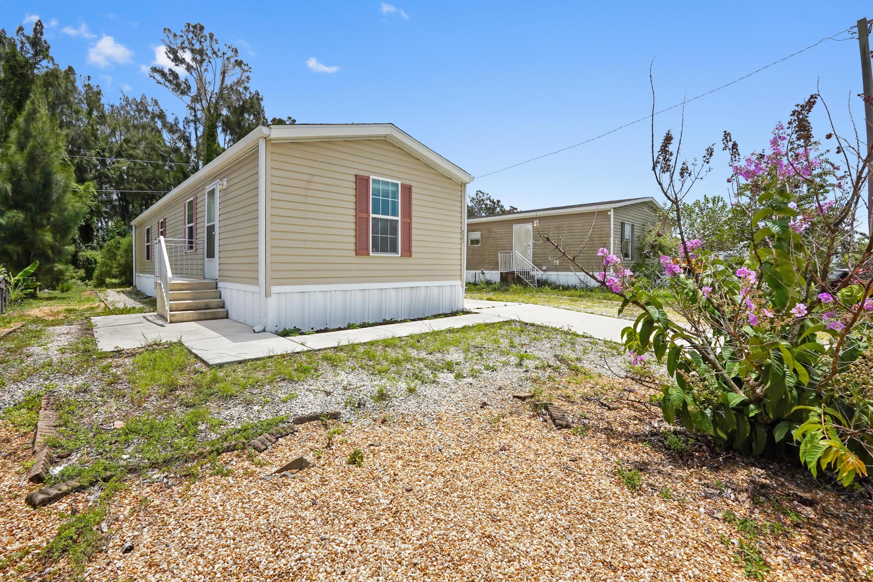 RIDGEWAY MOBILE HOME - Residential