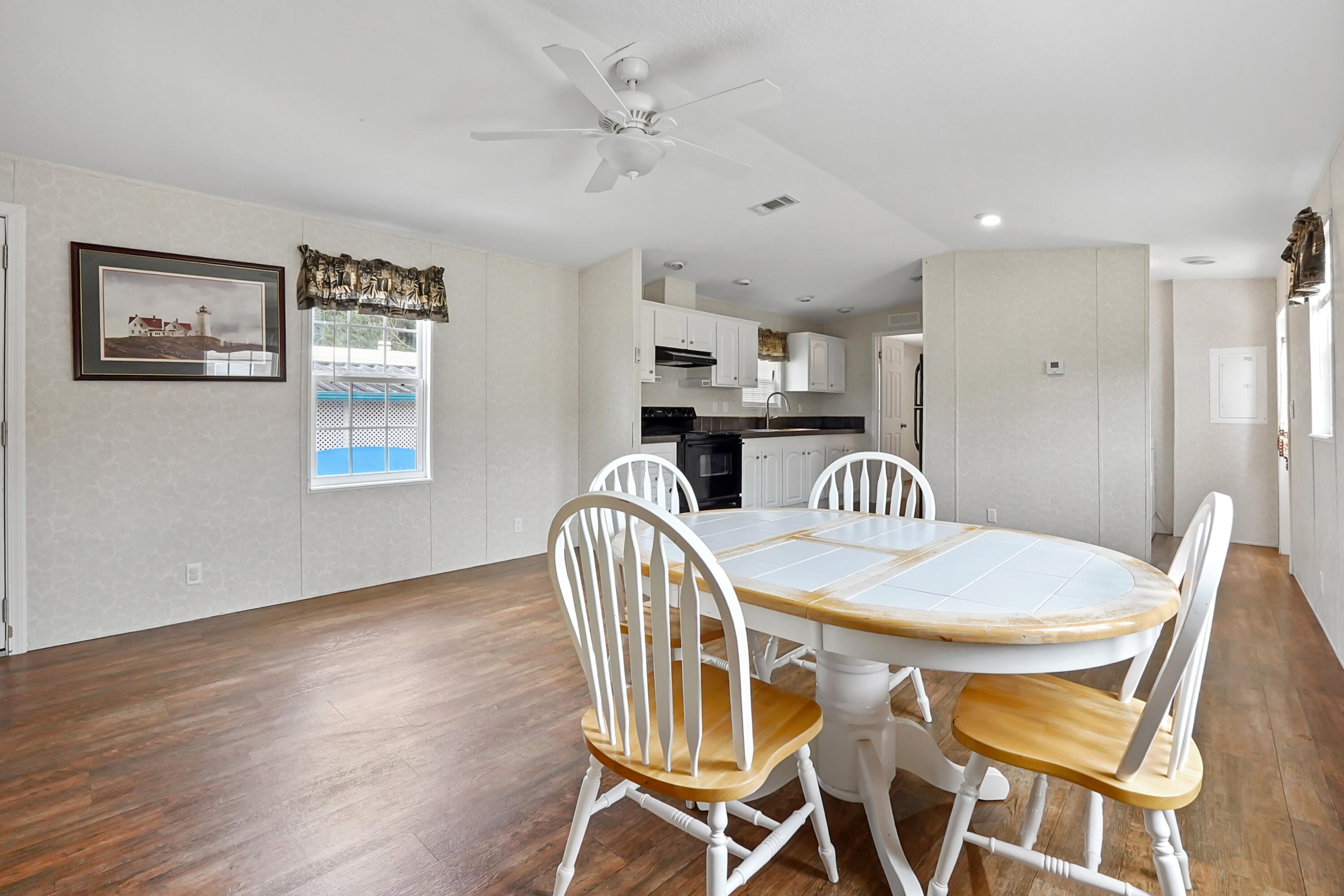 RIDGEWAY MOBILE HOME - Residential