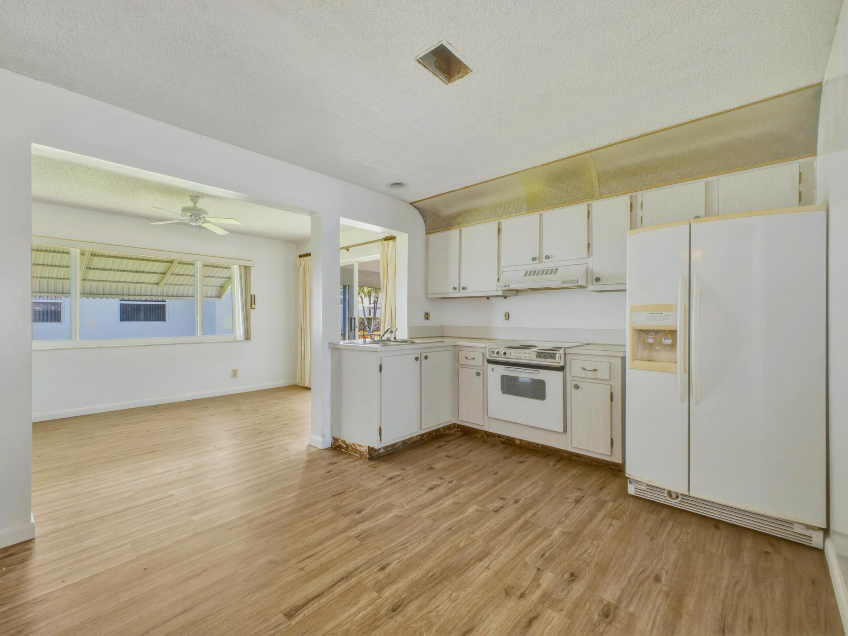 PALM BEACH LEISUREVILLE SEC 9 - Residential
