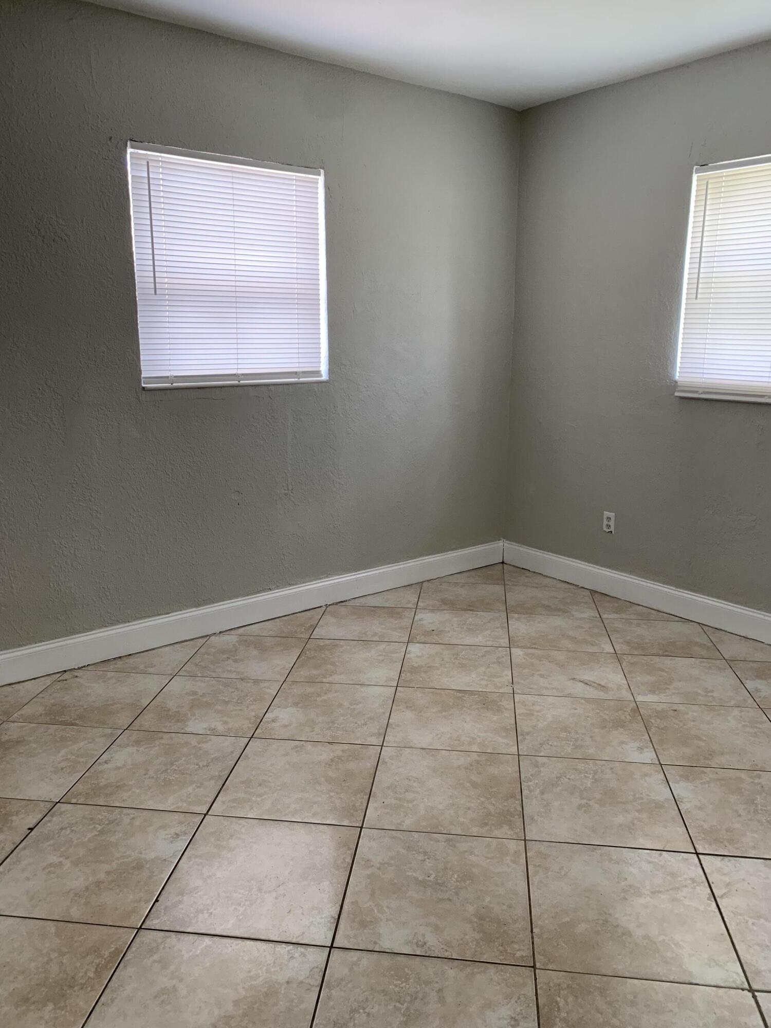 BROWARD ESTATES SEC 2 - Residential