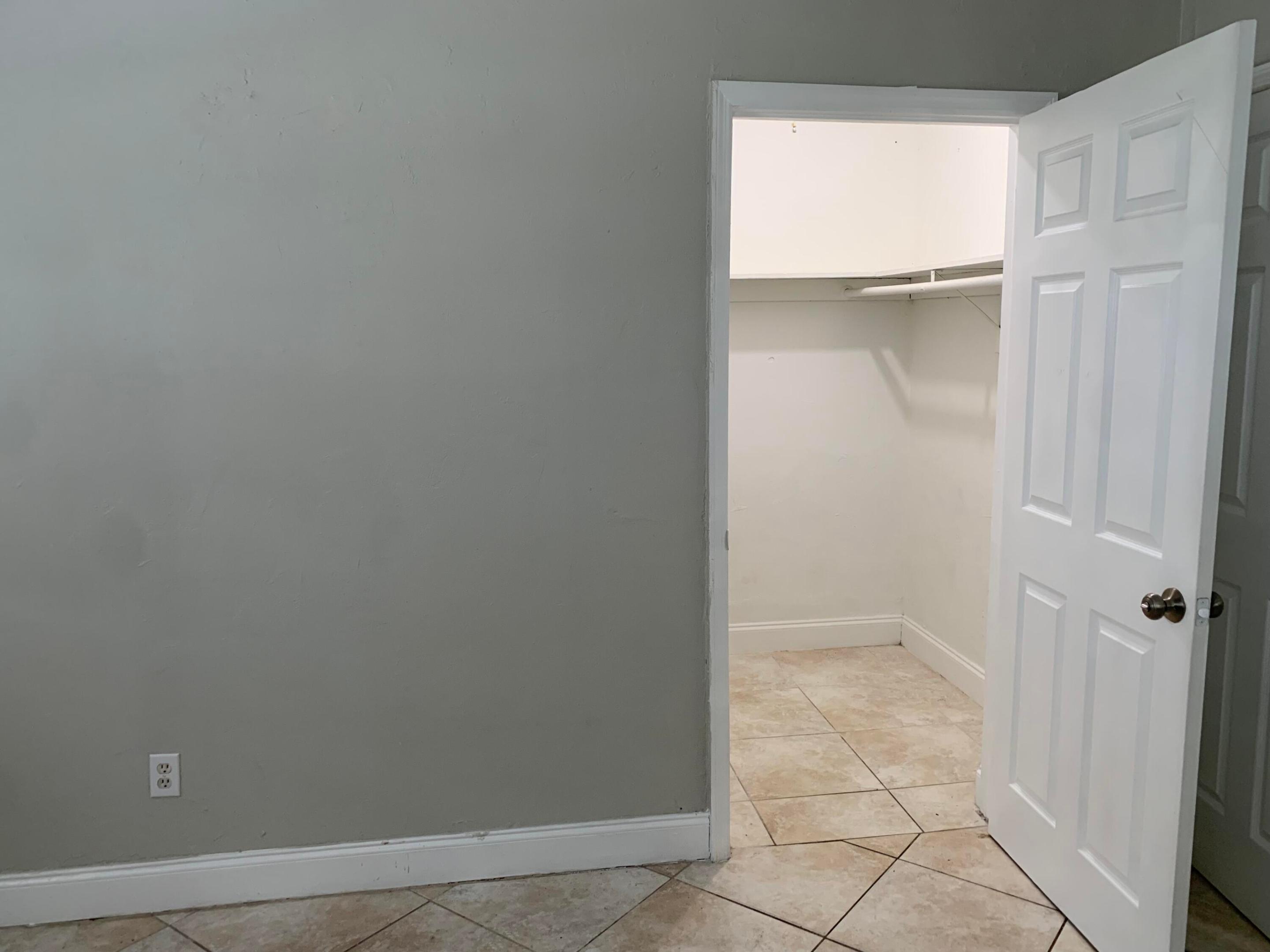 BROWARD ESTATES SEC 2 - Residential
