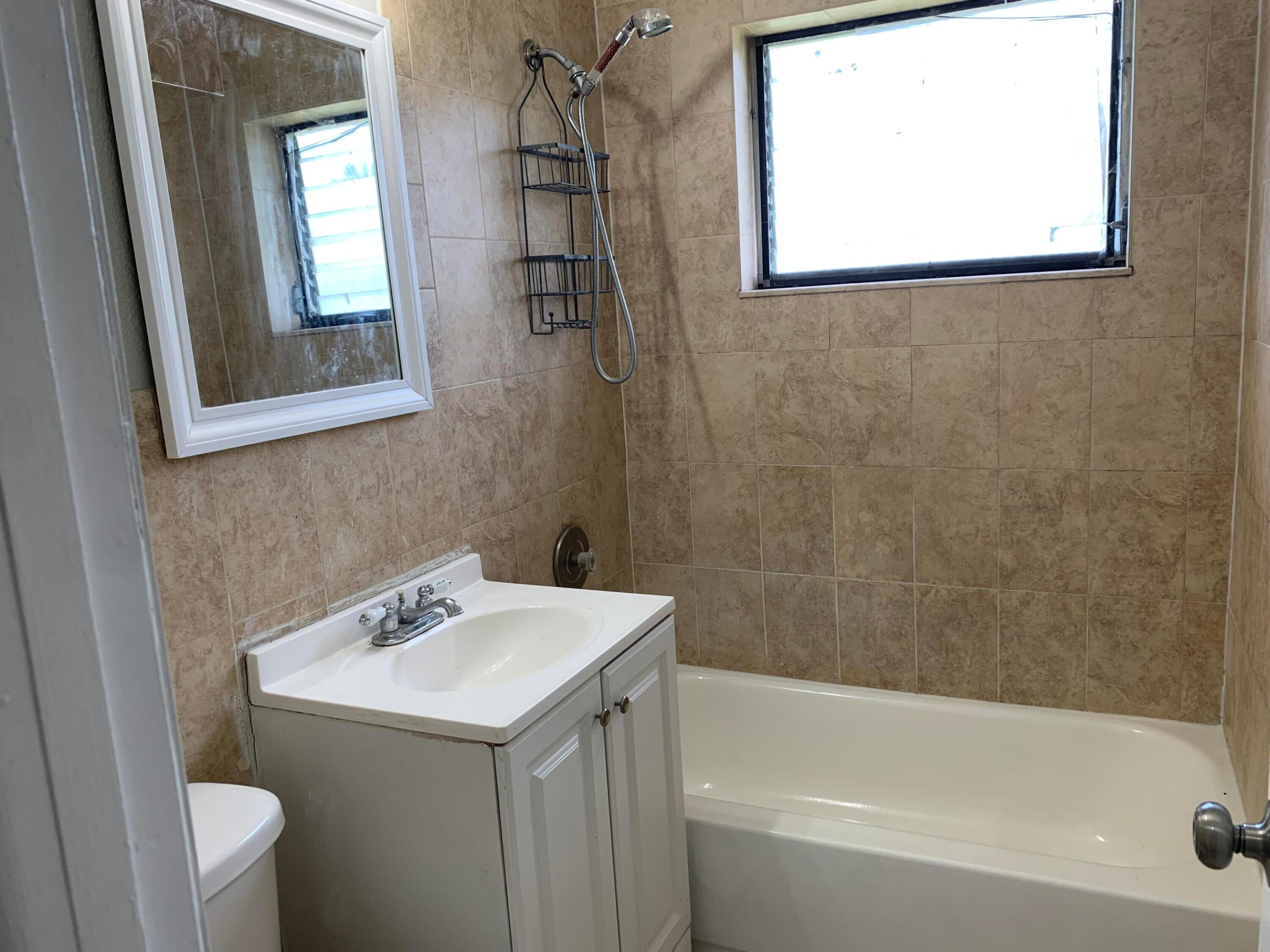 BROWARD ESTATES SEC 2 - Residential
