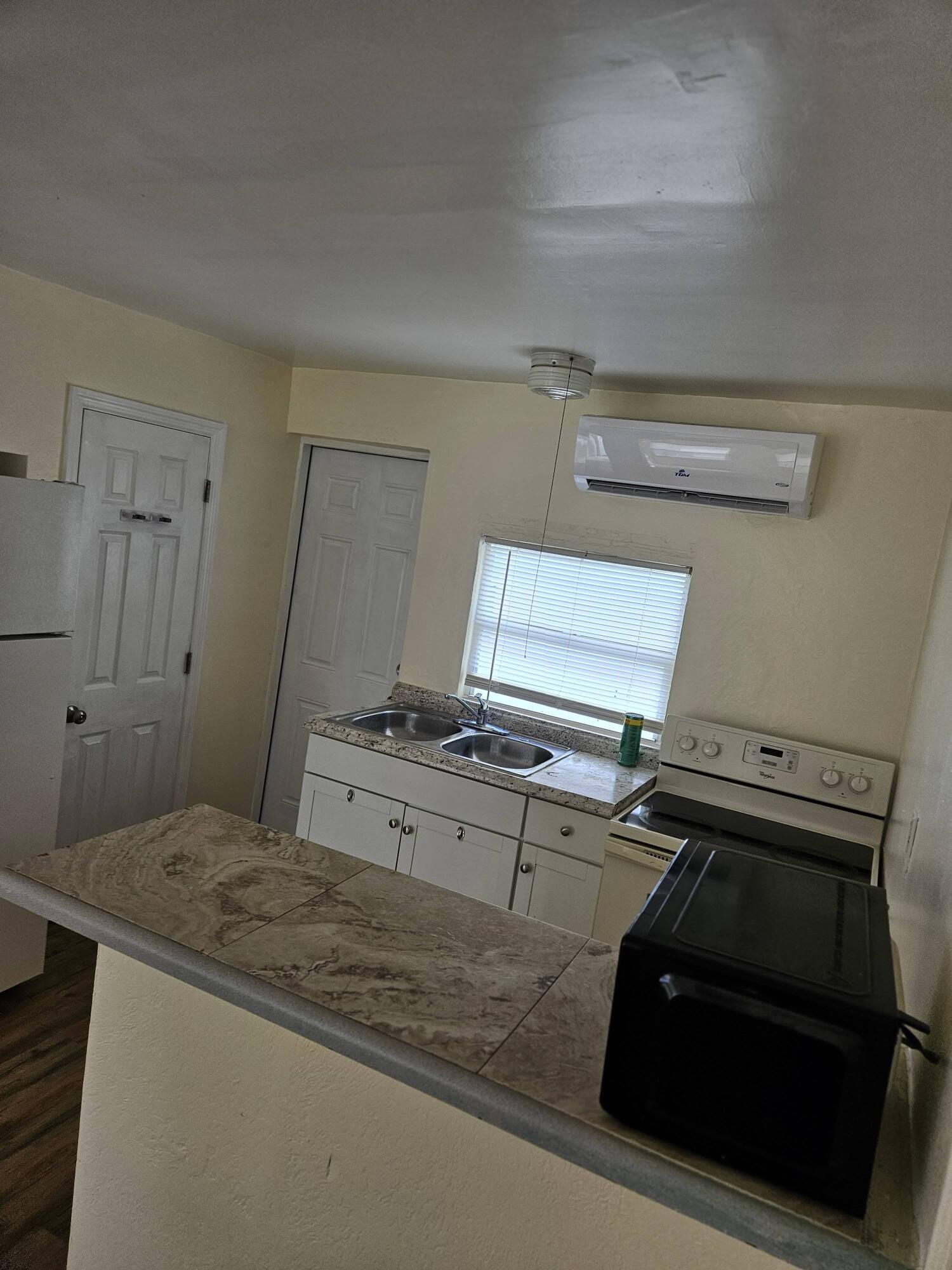 LANTANA POINT - Residential Lease