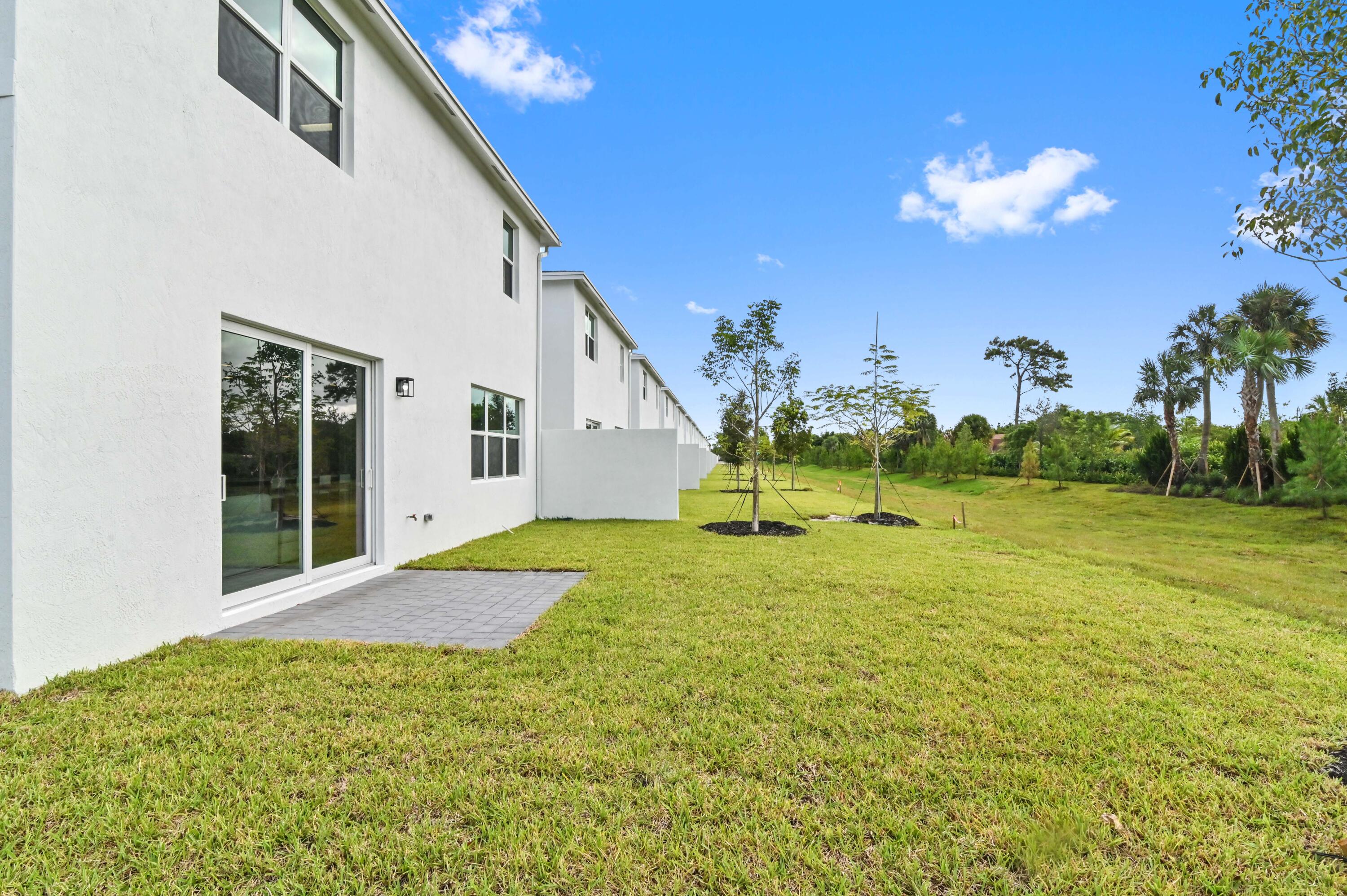 SYMPHONY PLACE - Residential