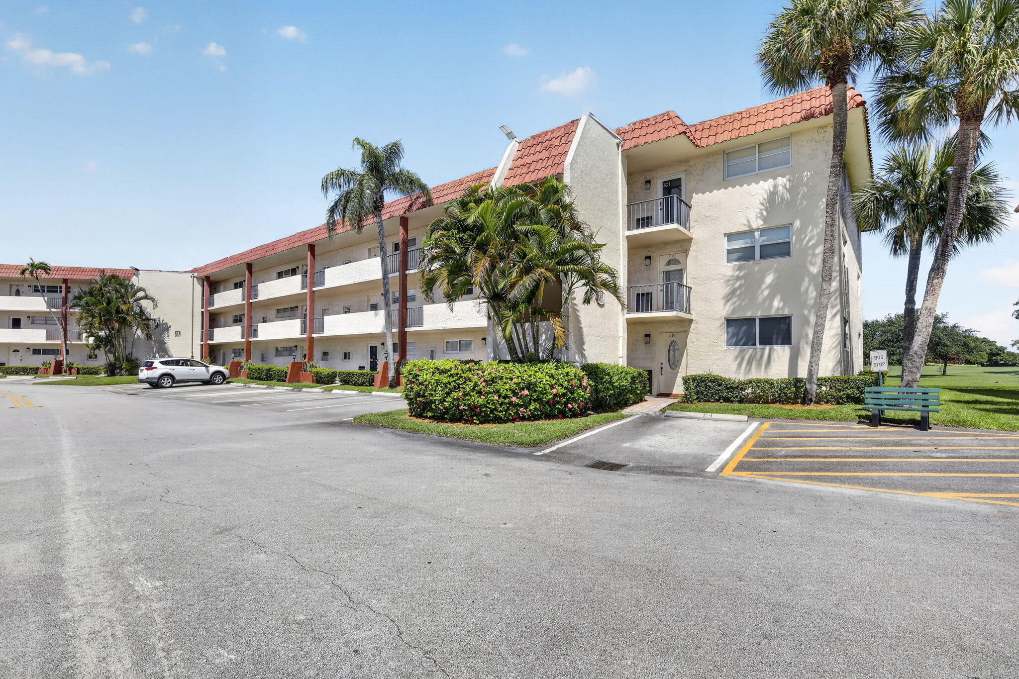 Hollybrook Golf and Tennis Club - Residential