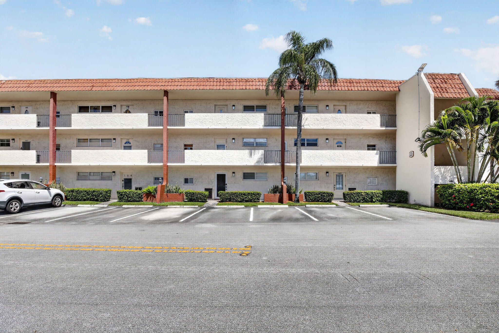 Hollybrook Golf and Tennis Club - Residential