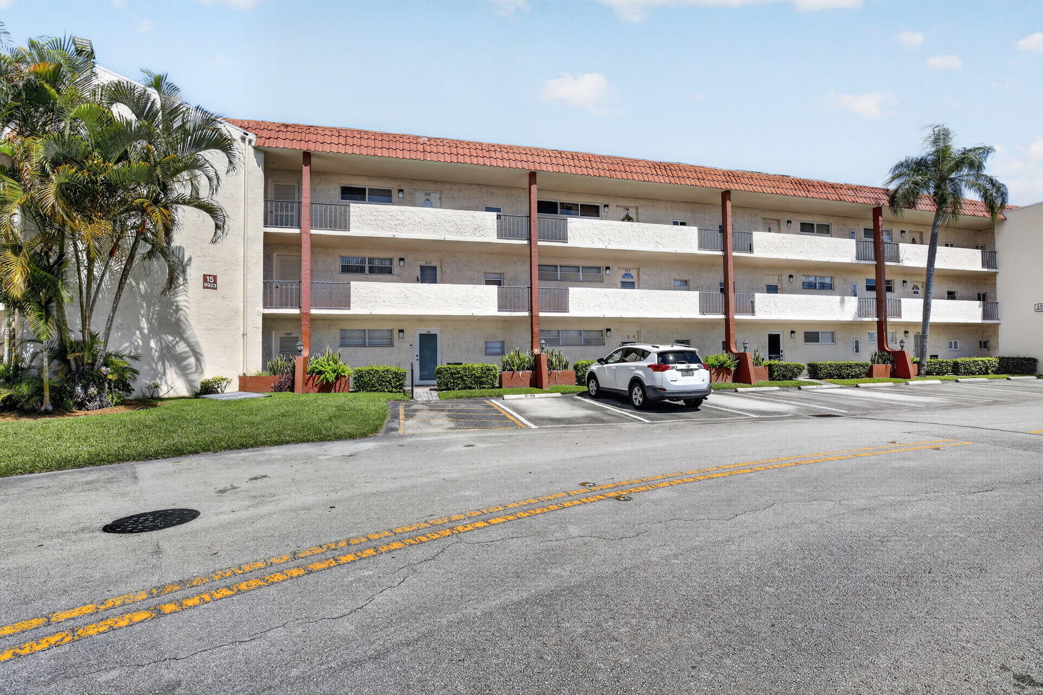 Hollybrook Golf and Tennis Club - Residential