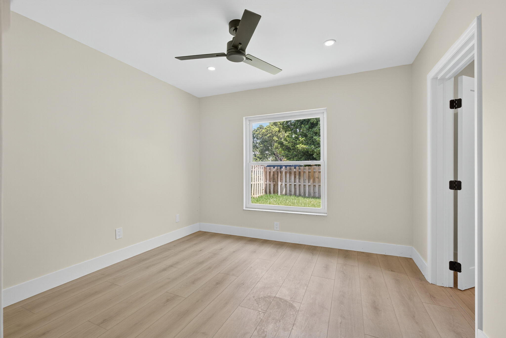 PINEWOOD EAST 2 OF WELLINGTON - Residential Lease