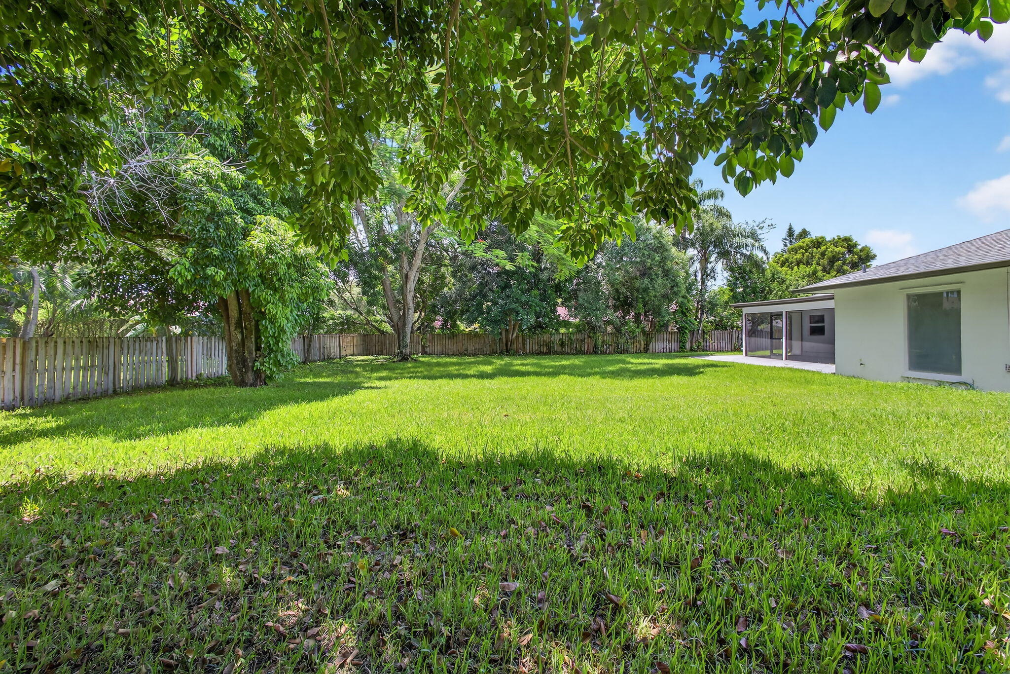 PINEWOOD EAST 2 OF WELLINGTON - Residential Lease