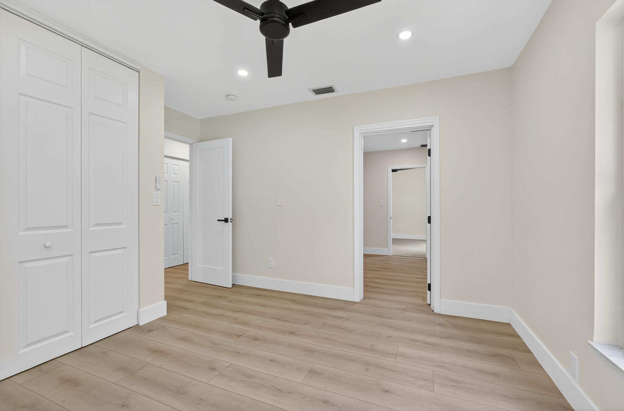 PINEWOOD EAST 2 OF WELLINGTON - Residential Lease