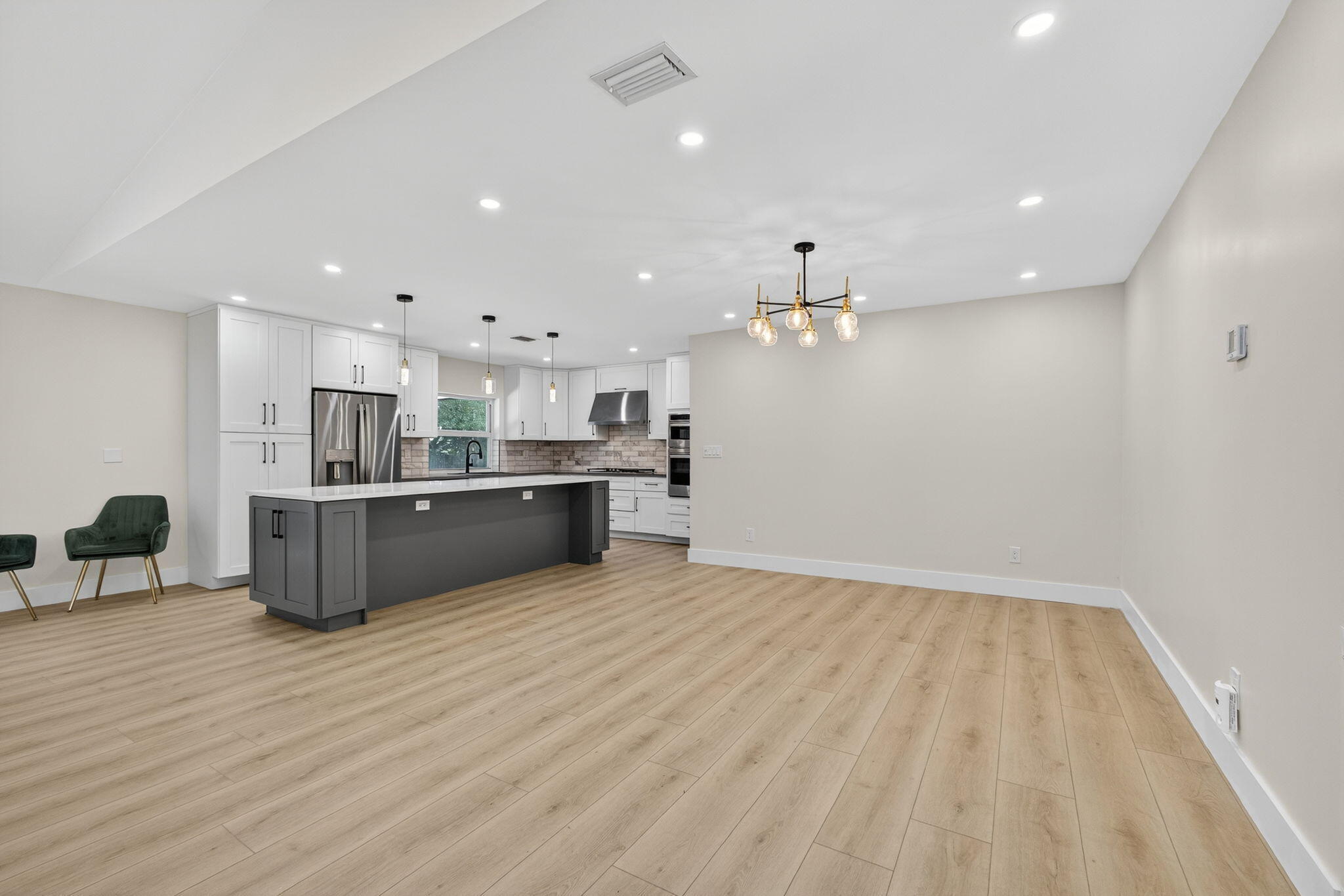 PINEWOOD EAST 2 OF WELLINGTON - Residential Lease