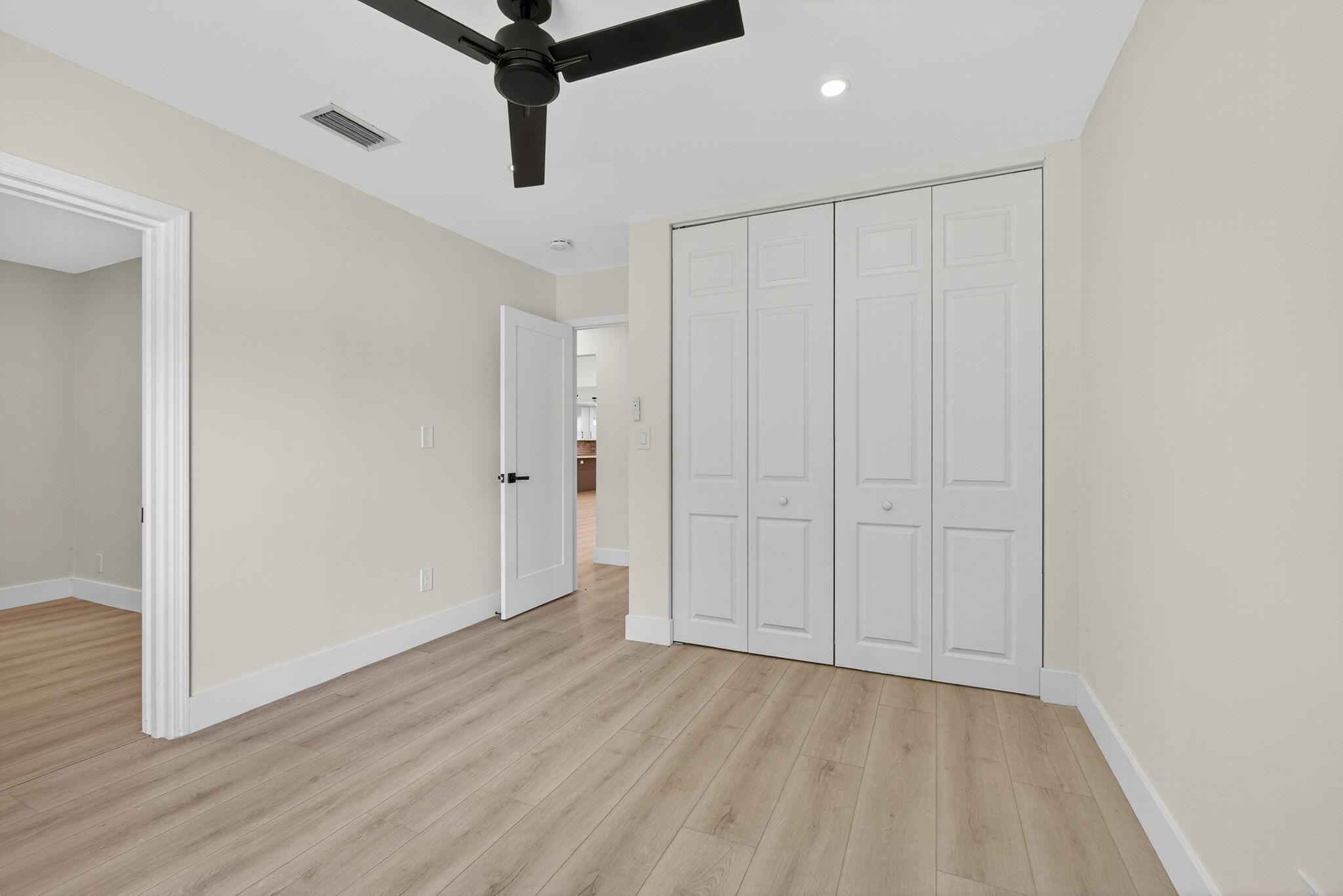 PINEWOOD EAST 2 OF WELLINGTON - Residential Lease